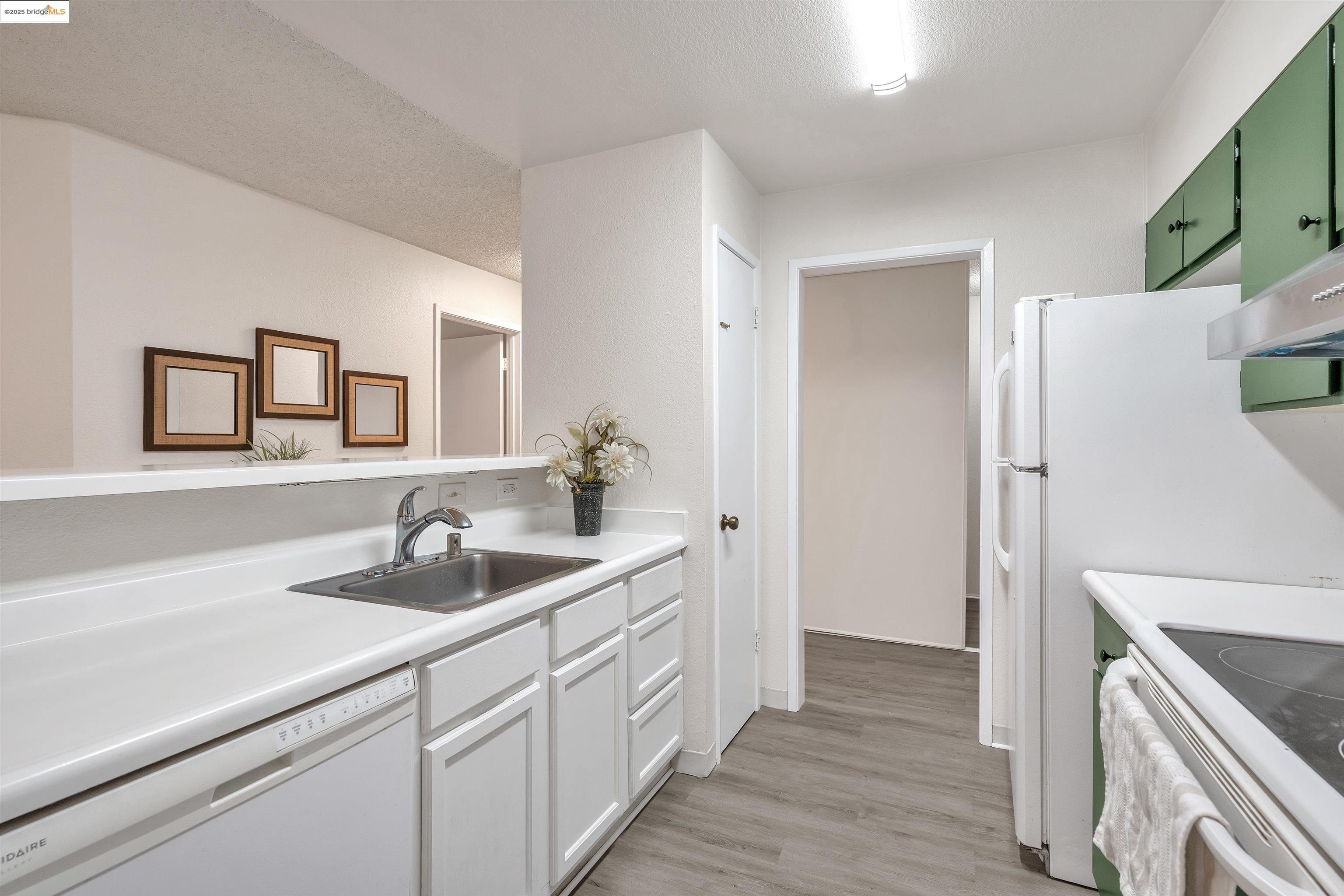 Photo #4: 41118262 Listing: Photo #4