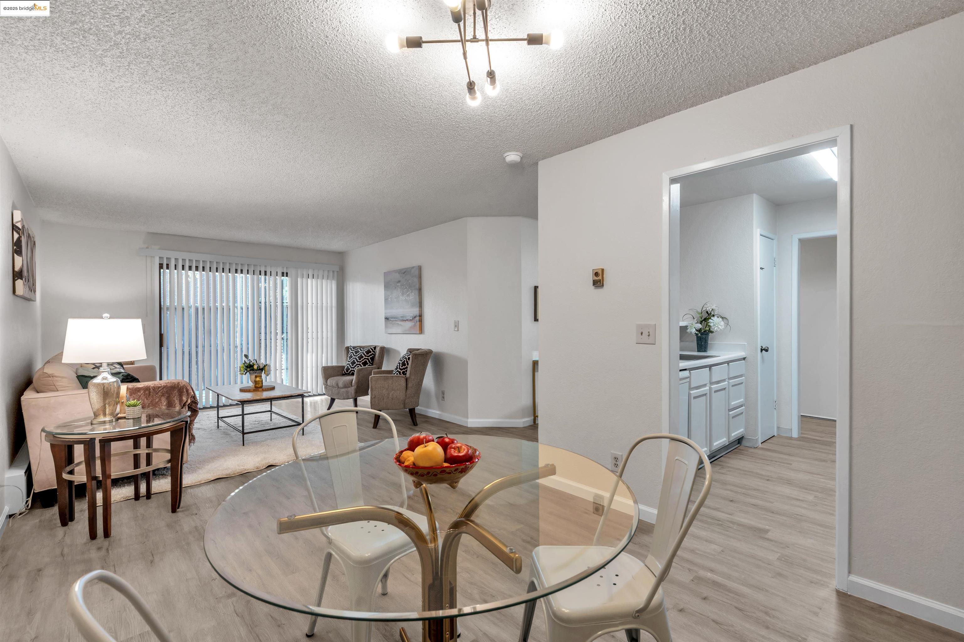 Photo #6: 41118262 Listing: Photo #6