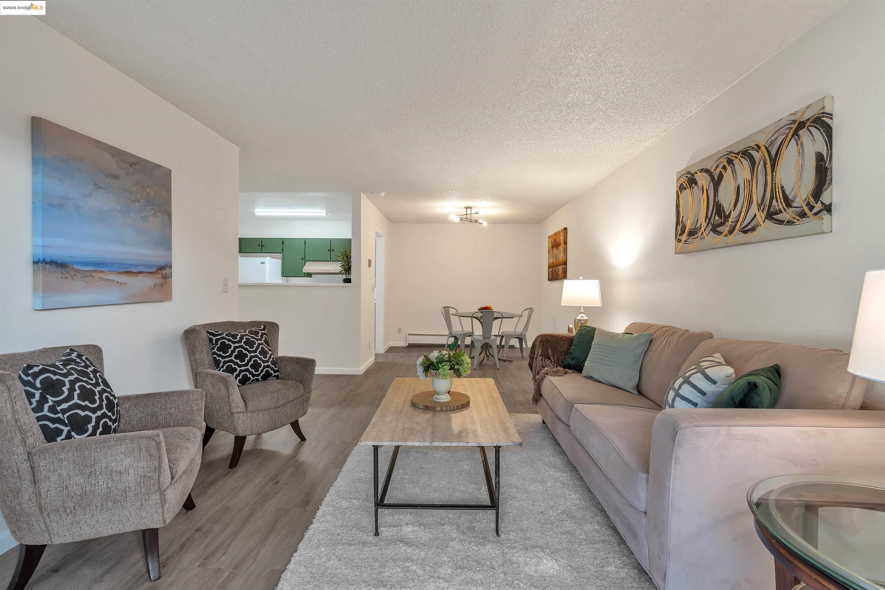 Photo #8: 41118262 Listing: Photo #8