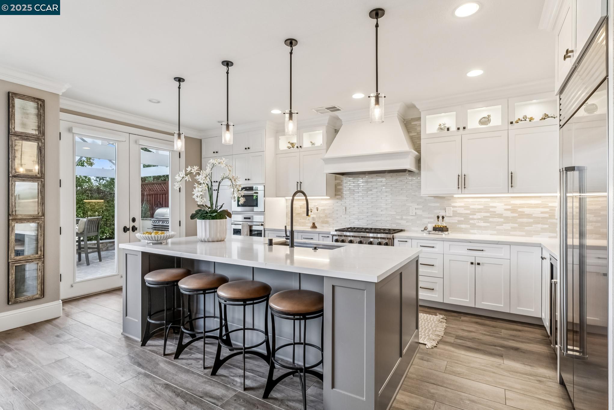 Detail Gallery Image 4 of 60 For 113 Bordeaux Ct, Martinez,  CA 94553 - 4 Beds | 2/1 Baths