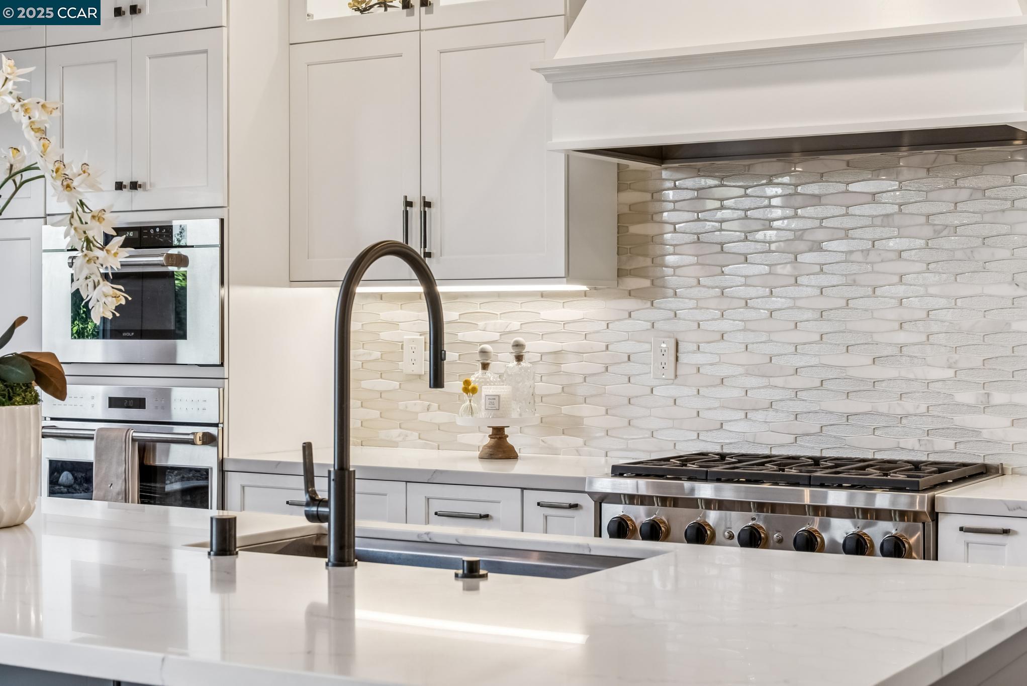 Detail Gallery Image 6 of 60 For 113 Bordeaux Ct, Martinez,  CA 94553 - 4 Beds | 2/1 Baths