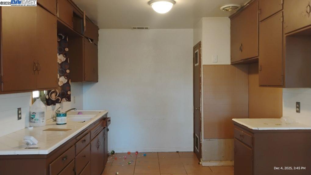 Detail Gallery Image 6 of 16 For 3284 E Pine Ave, Fresno,  CA 93703 - 3 Beds | 1 Baths