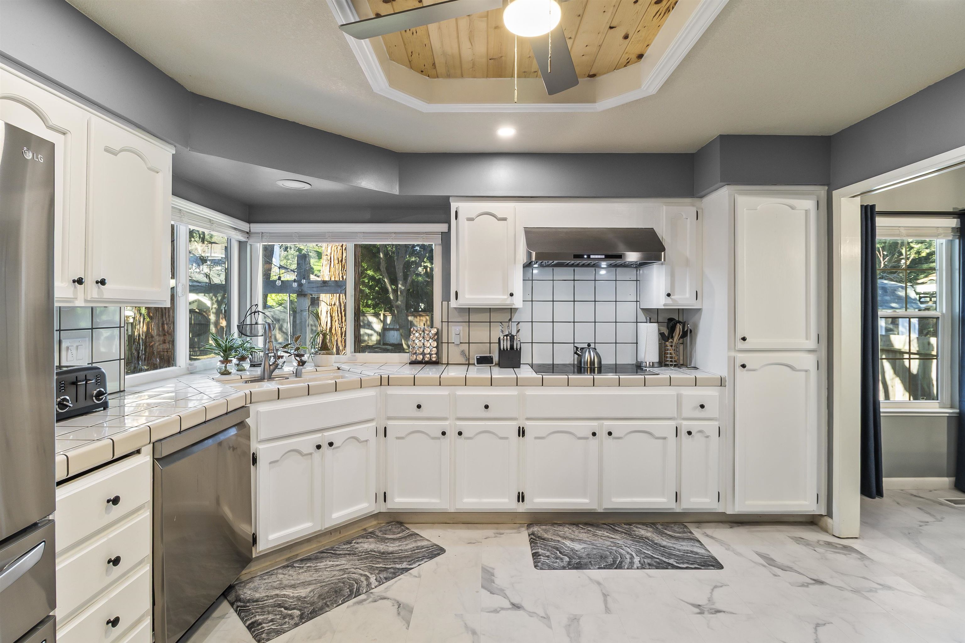 Detail Gallery Image 15 of 52 For 415 Oakwood Cir, Fairfield,  CA 94534 - 4 Beds | 2/1 Baths