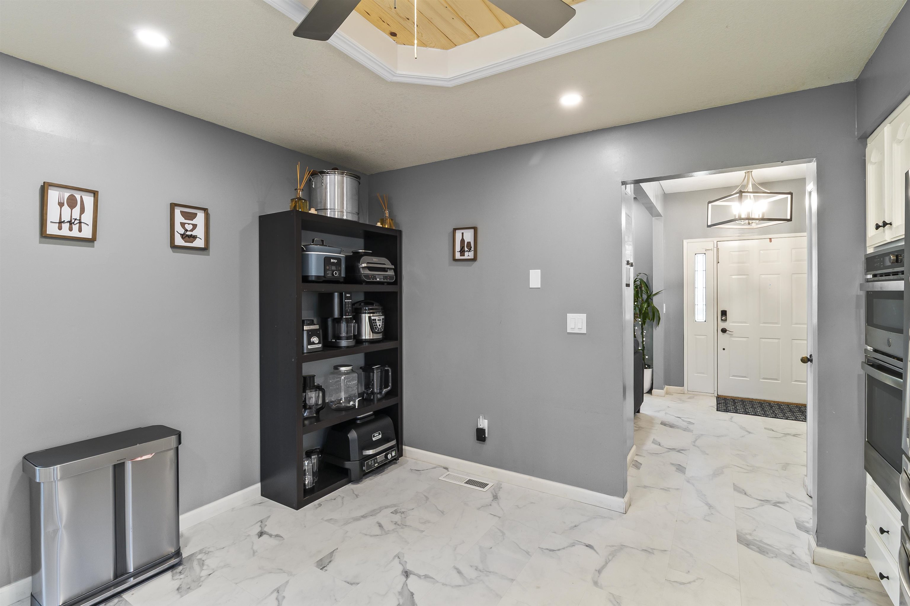 Detail Gallery Image 17 of 52 For 415 Oakwood Cir, Fairfield,  CA 94534 - 4 Beds | 2/1 Baths