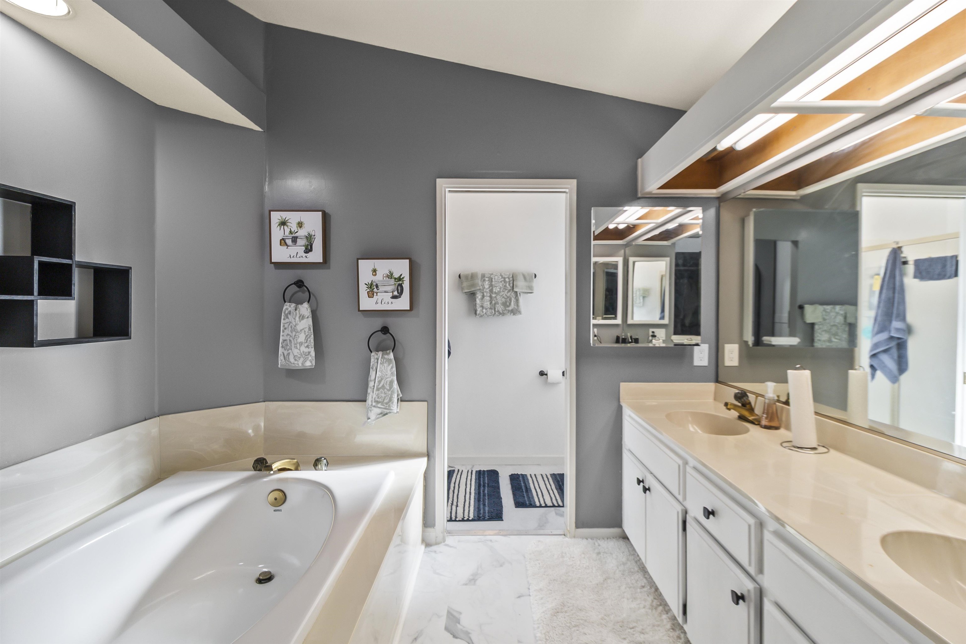 Detail Gallery Image 30 of 52 For 415 Oakwood Cir, Fairfield,  CA 94534 - 4 Beds | 2/1 Baths