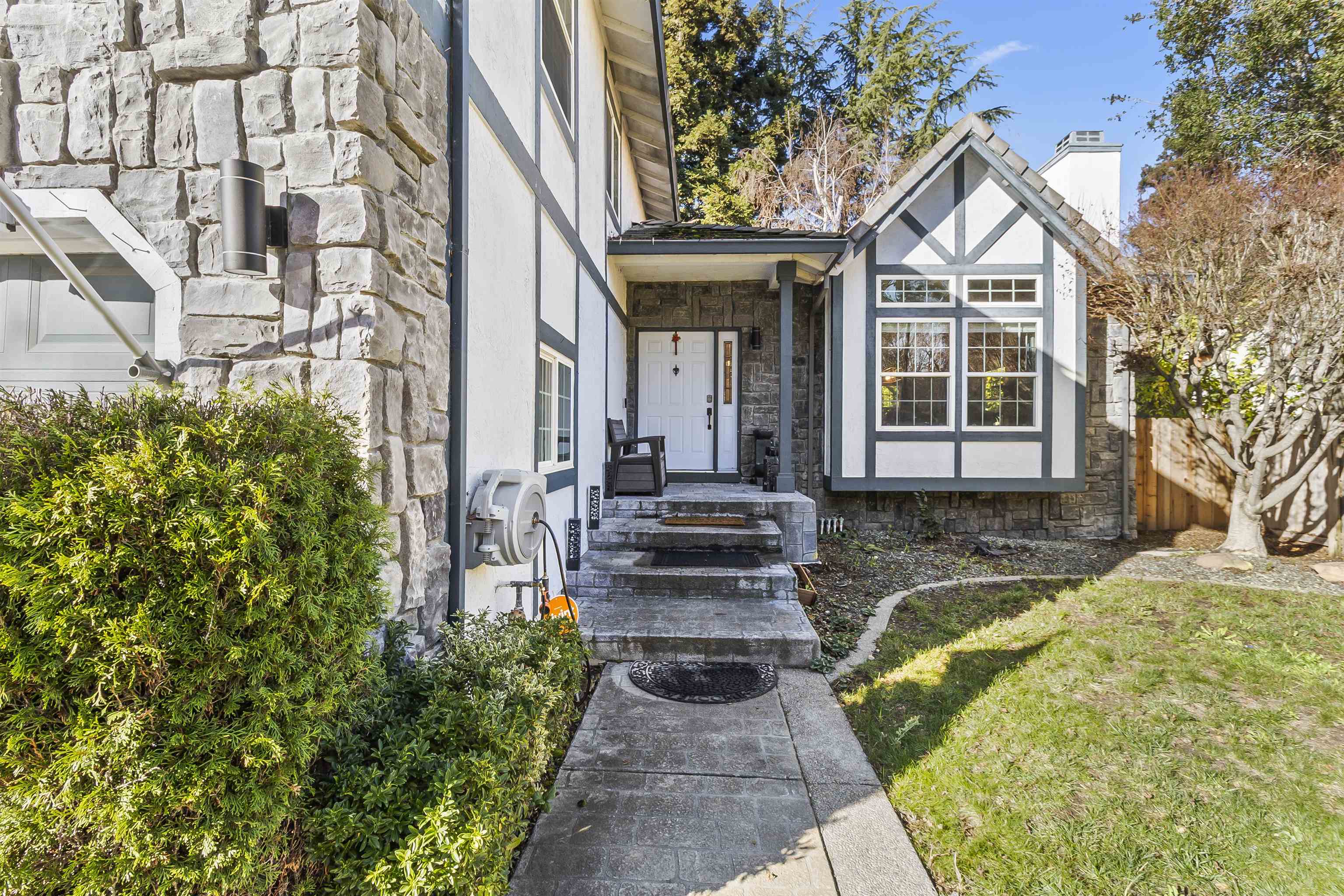 Detail Gallery Image 5 of 52 For 415 Oakwood Cir, Fairfield,  CA 94534 - 4 Beds | 2/1 Baths