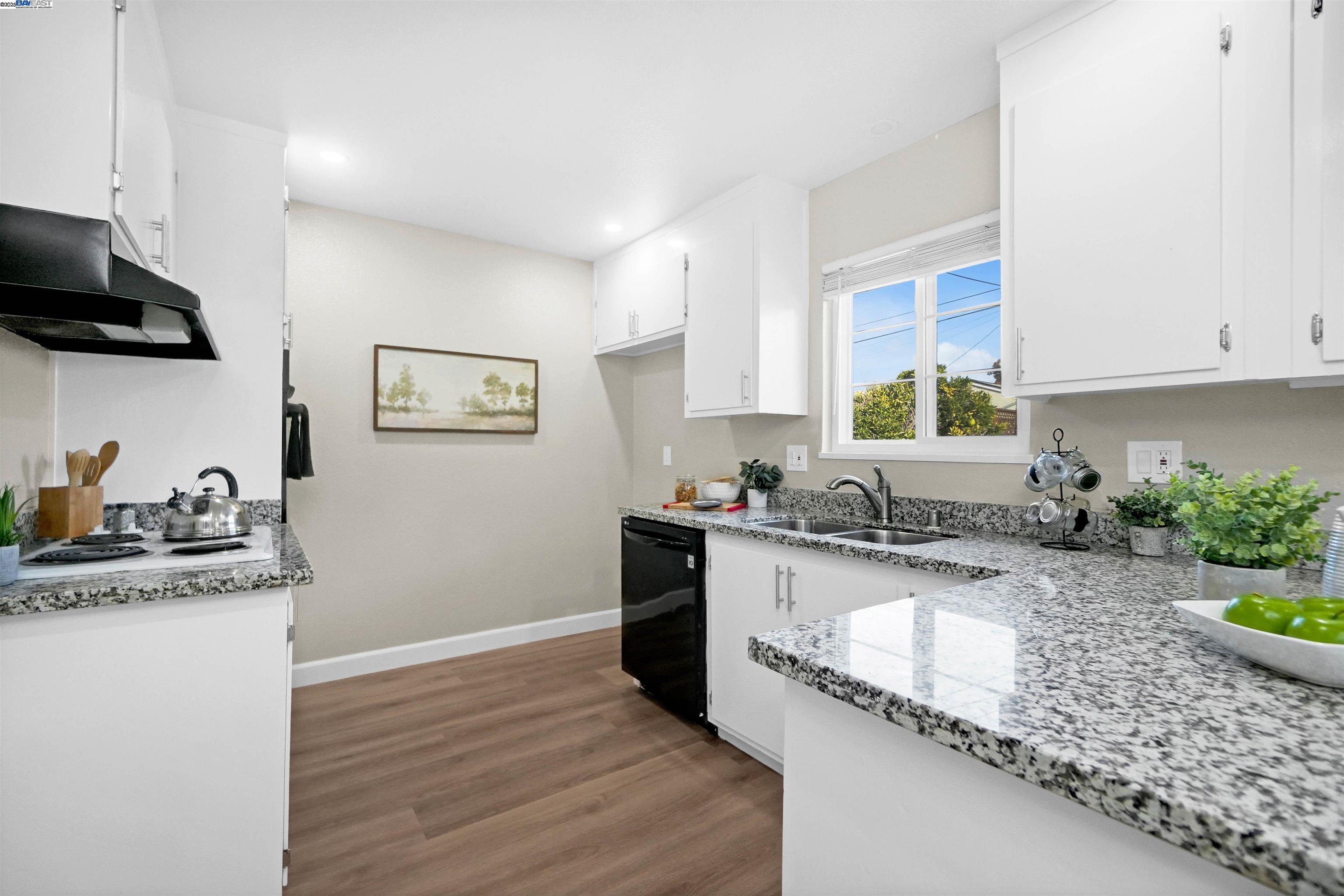 Detail Gallery Image 11 of 41 For 39580 Eric St, Fremont,  CA 94538 - 3 Beds | 2 Baths