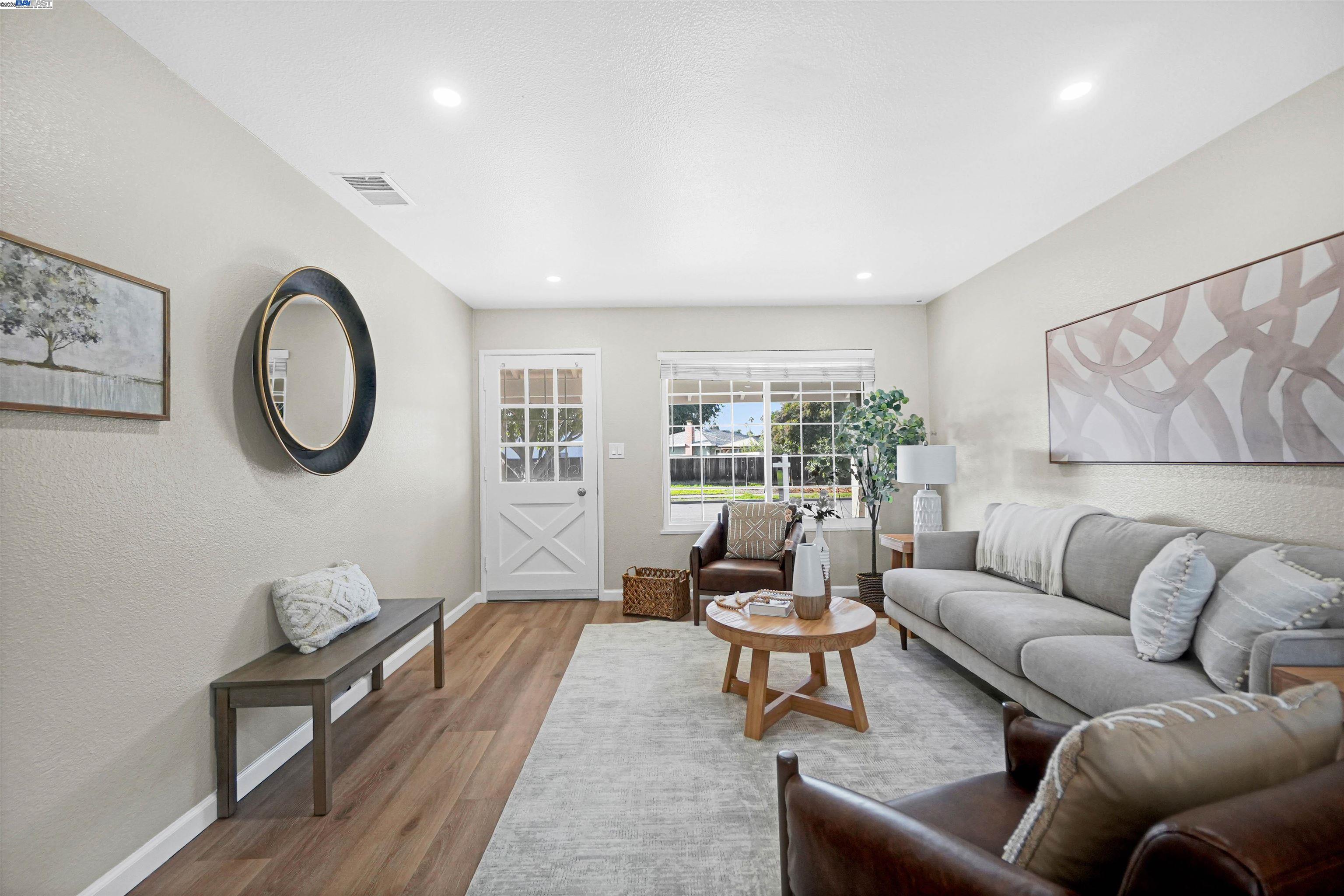 Detail Gallery Image 6 of 41 For 39580 Eric St, Fremont,  CA 94538 - 3 Beds | 2 Baths