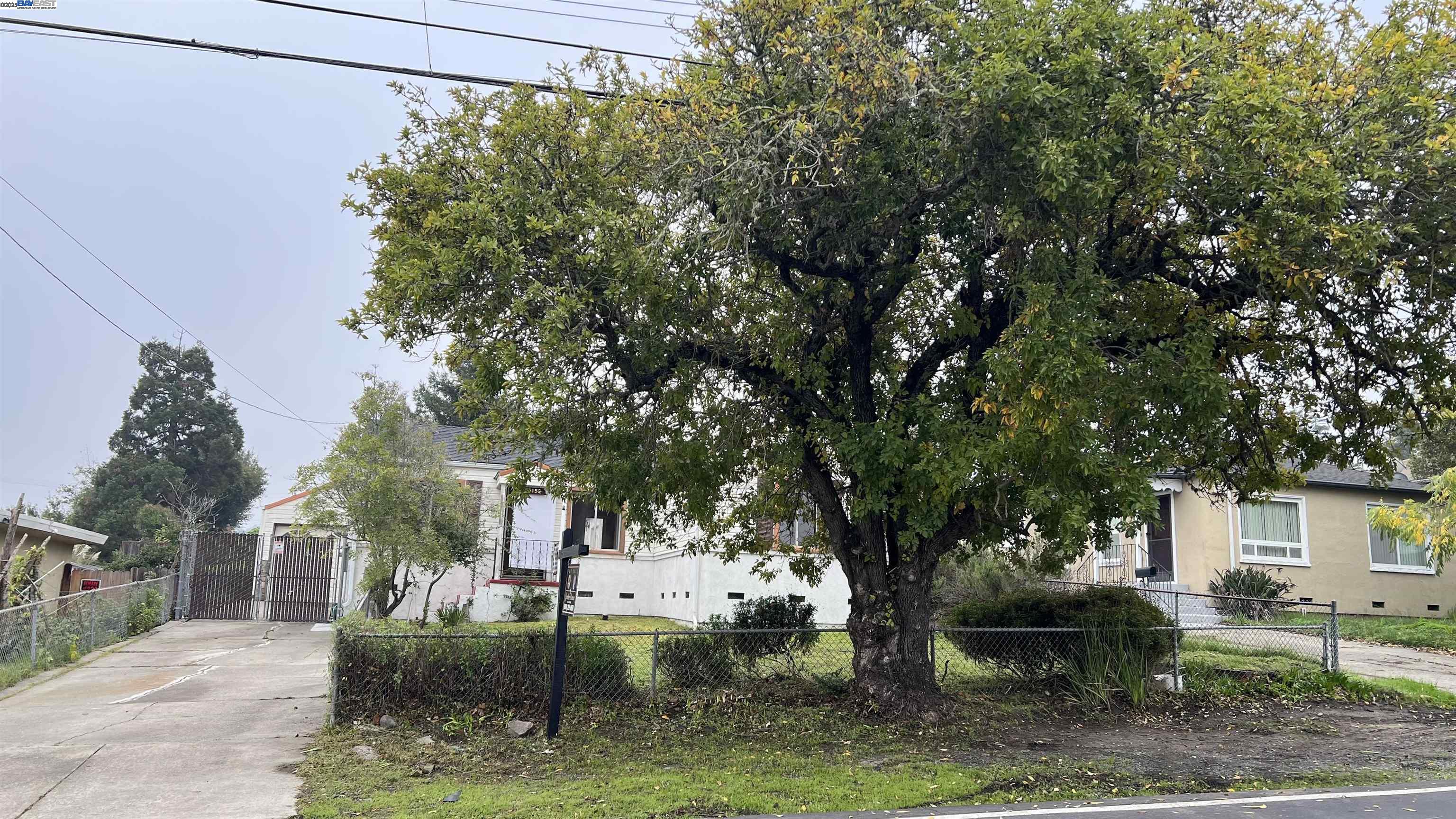 Detail Gallery Image 2 of 25 For 5152 Hilltop Dr, El Sobrante,  CA 94803 - 2 Beds | 1 Baths