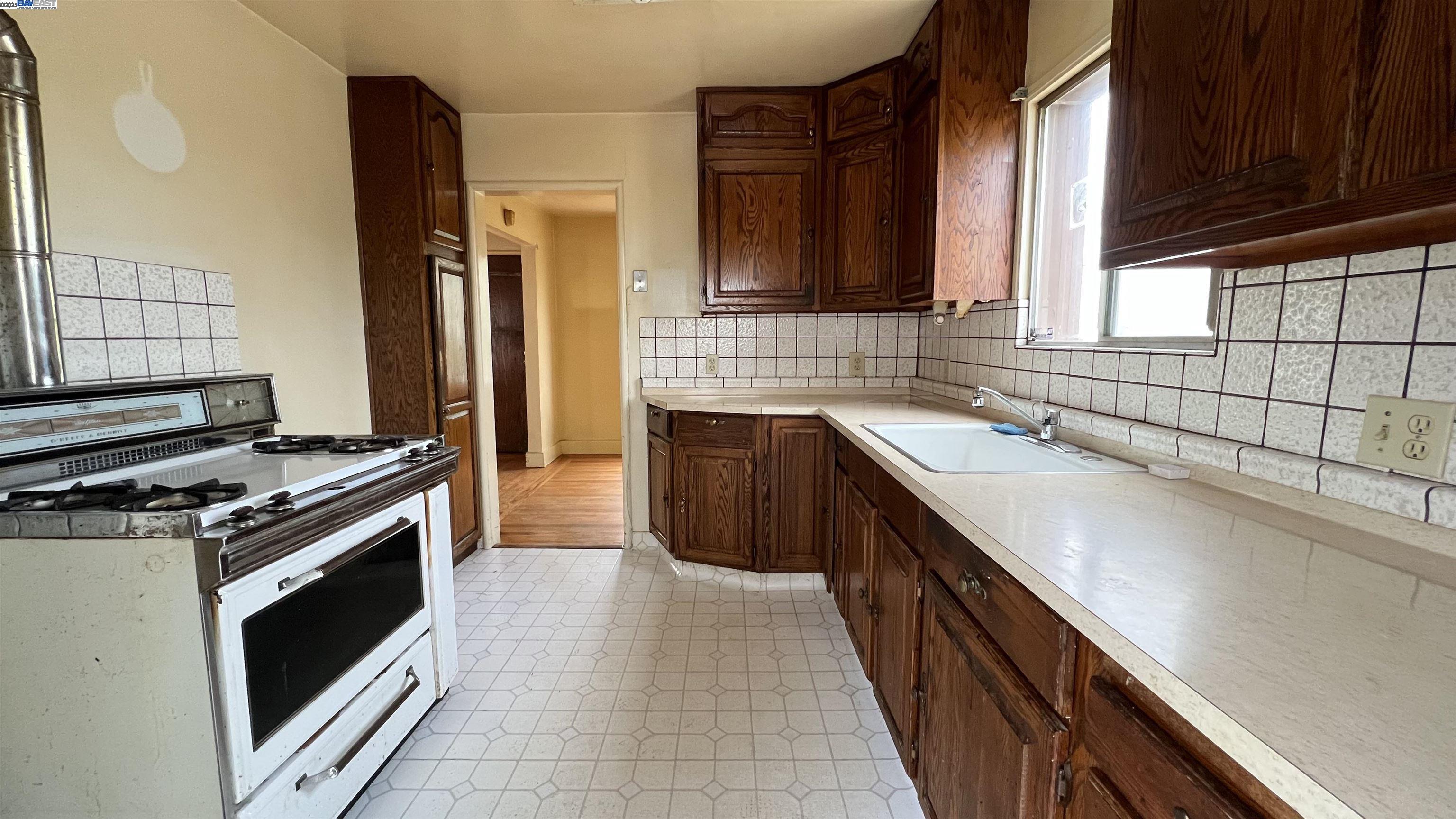 Detail Gallery Image 11 of 25 For 5152 Hilltop Dr, El Sobrante,  CA 94803 - 2 Beds | 1 Baths