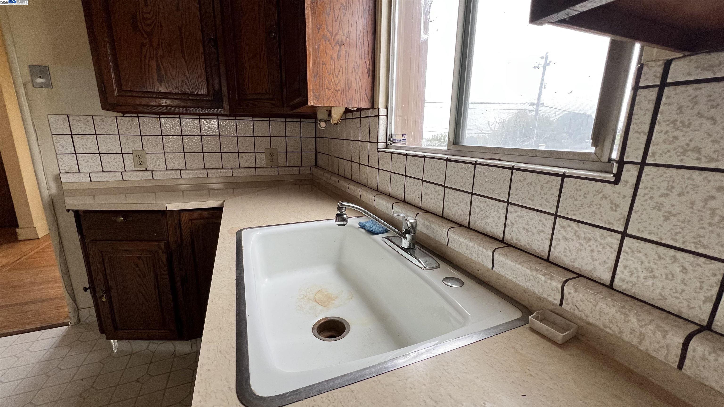 Detail Gallery Image 12 of 25 For 5152 Hilltop Dr, El Sobrante,  CA 94803 - 2 Beds | 1 Baths