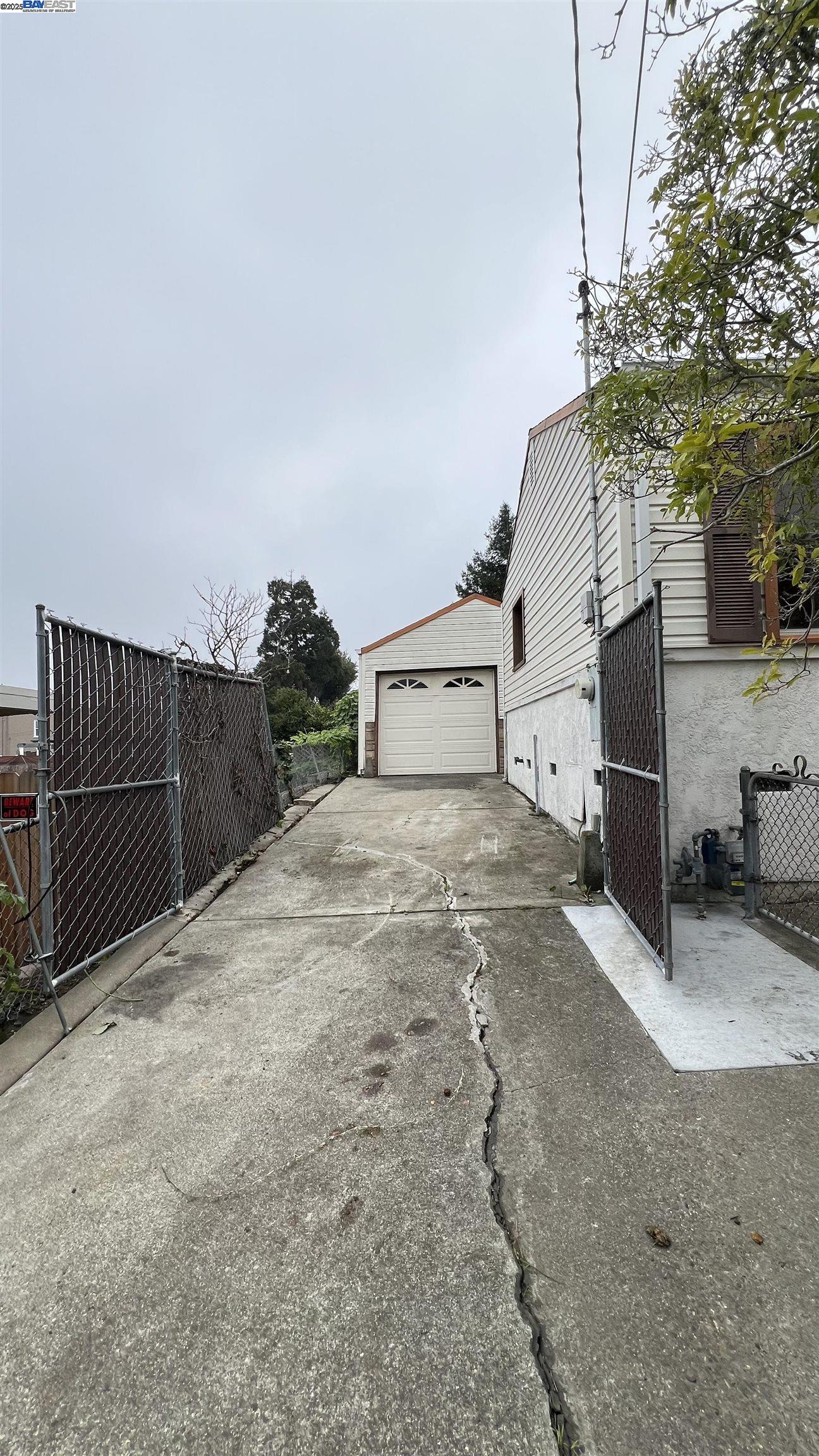 Detail Gallery Image 4 of 25 For 5152 Hilltop Dr, El Sobrante,  CA 94803 - 2 Beds | 1 Baths