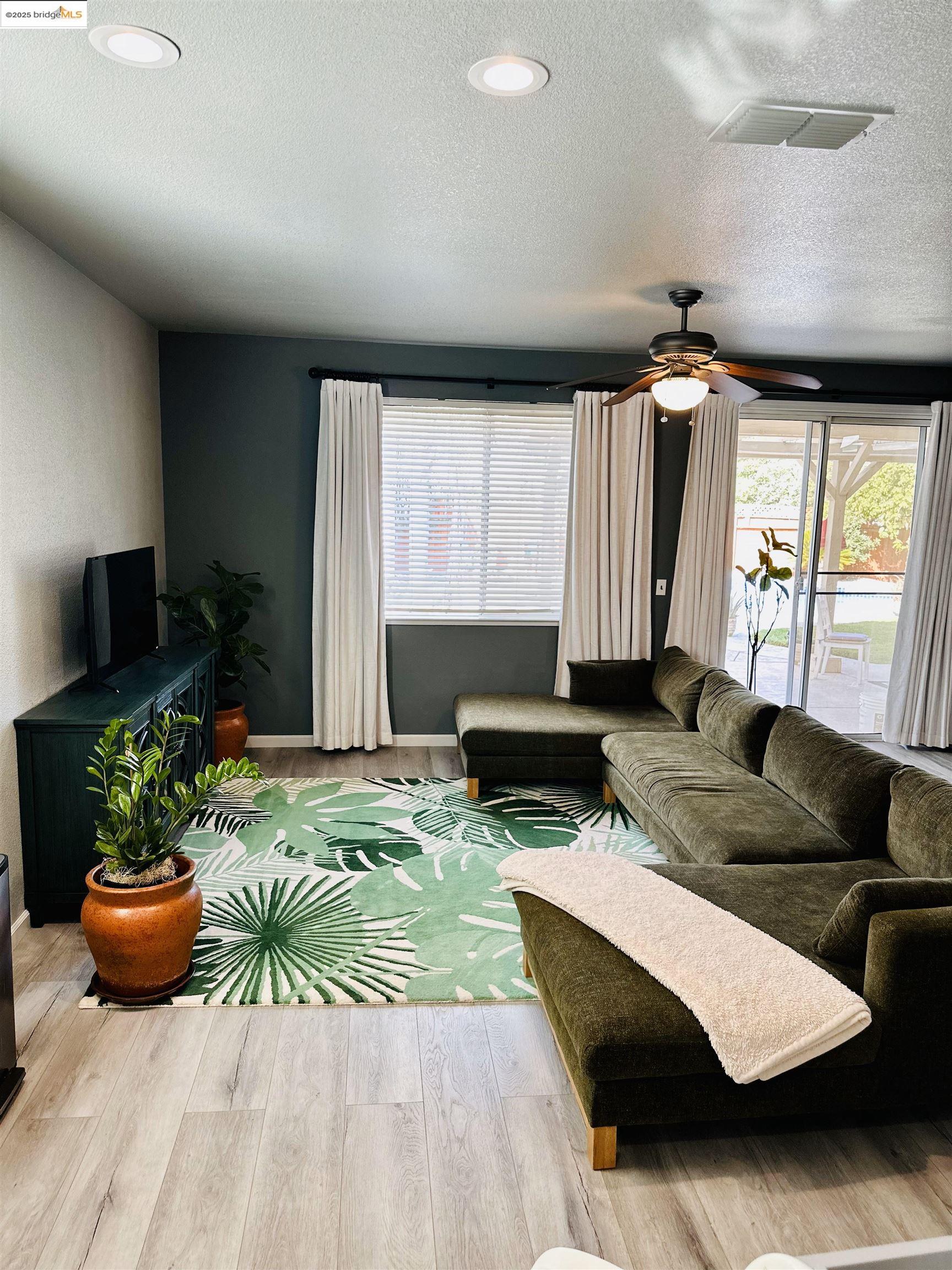 Detail Gallery Image 5 of 35 For 4519 Twin Creeks Court, Tracy,  CA 95377-9999 - 4 Beds | 2/1 Baths