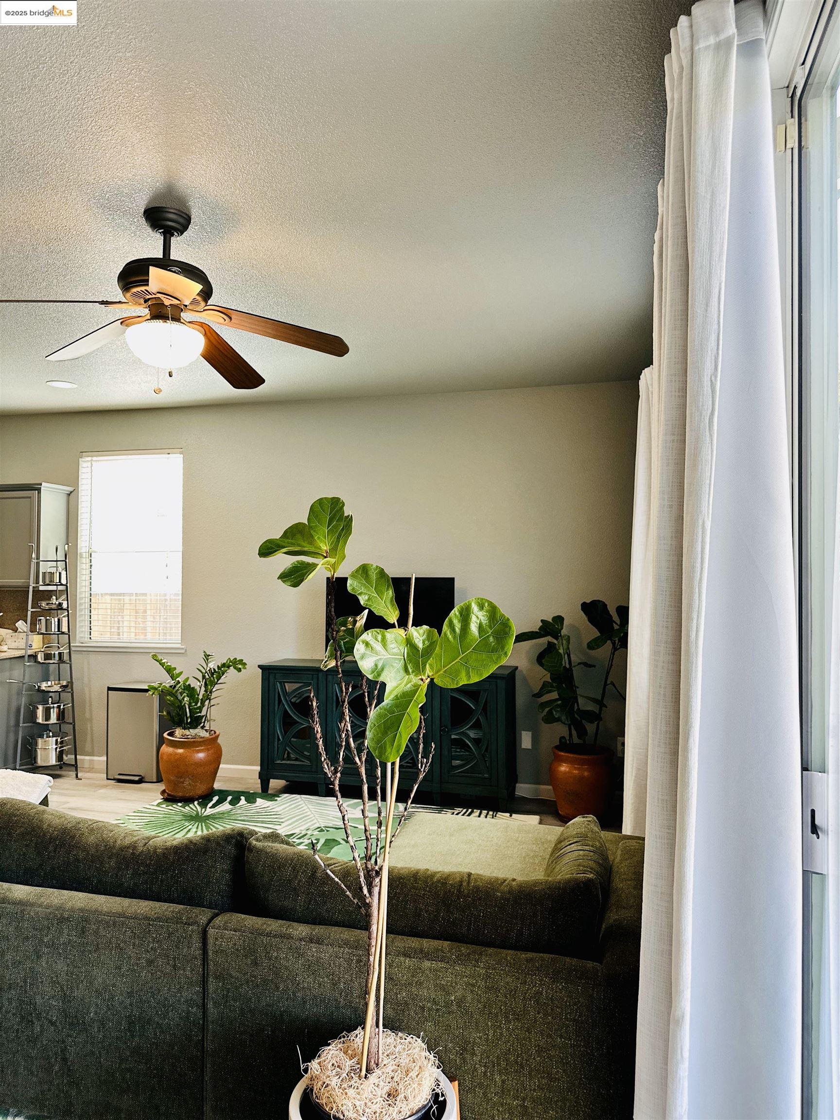 Detail Gallery Image 7 of 35 For 4519 Twin Creeks Court, Tracy,  CA 95377-9999 - 4 Beds | 2/1 Baths