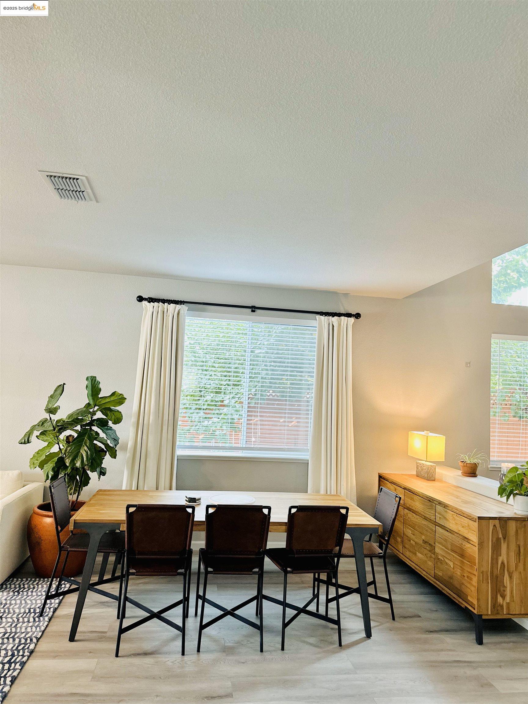 Detail Gallery Image 9 of 35 For 4519 Twin Creeks Court, Tracy,  CA 95377-9999 - 4 Beds | 2/1 Baths