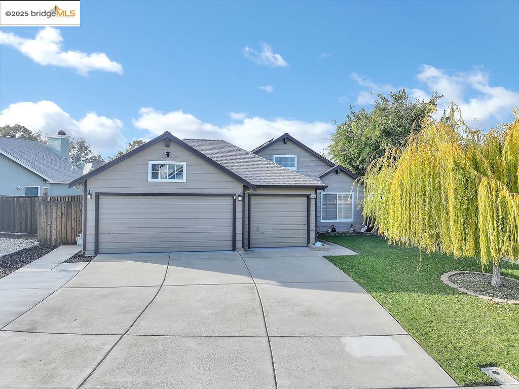 Detail Gallery Image 2 of 36 For 2041 Beringer Way, Oakley,  CA 94561 - 3 Beds | 2 Baths