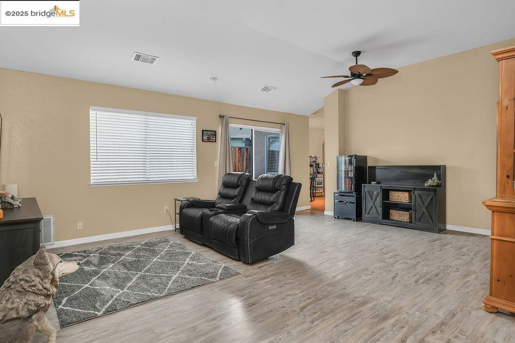 Detail Gallery Image 6 of 36 For 2041 Beringer Way, Oakley,  CA 94561 - 3 Beds | 2 Baths