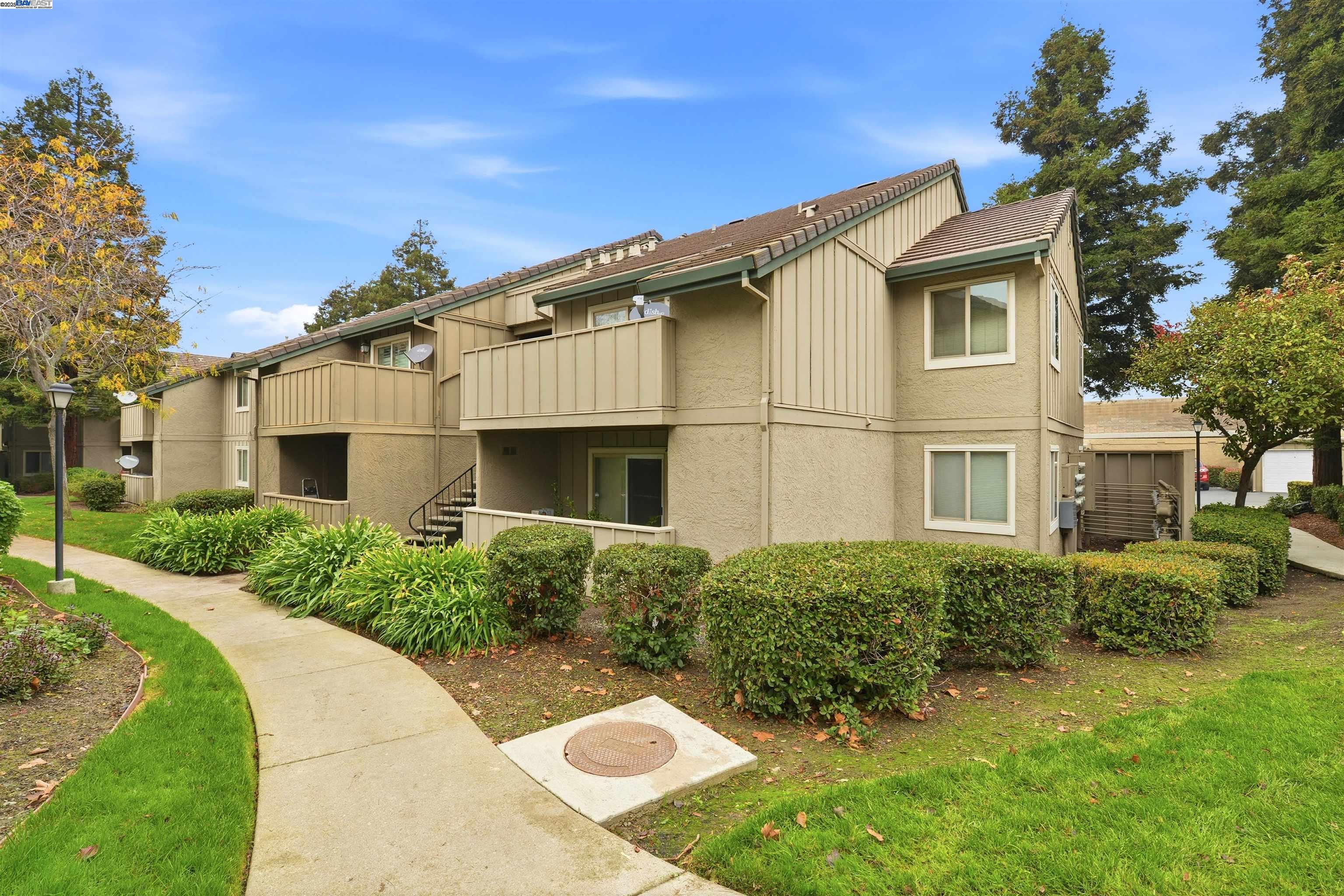 Detail Gallery Image 3 of 25 For 2131 Lakeview Cir, Pittsburg,  CA 94565 - 2 Beds | 1 Baths