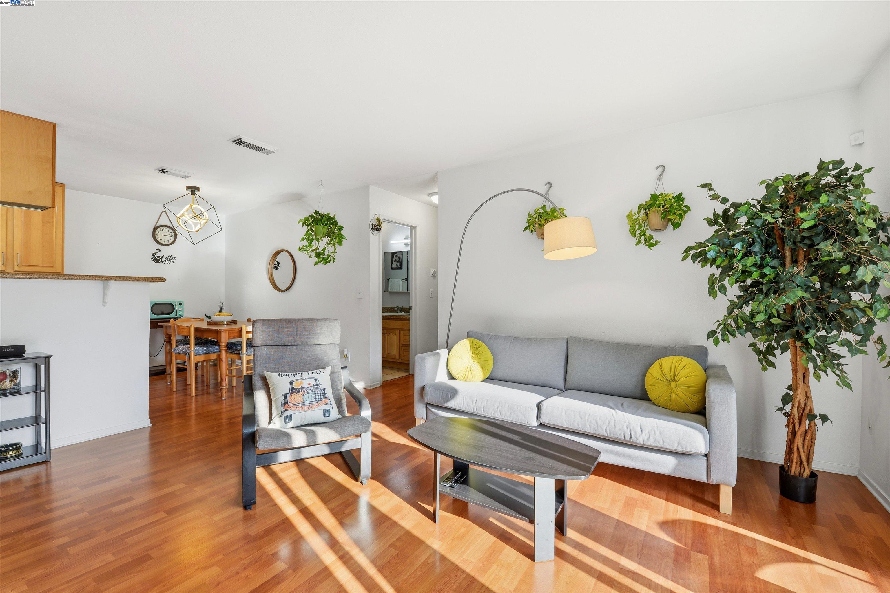 Photo #4: 41118283 Listing: Photo #4