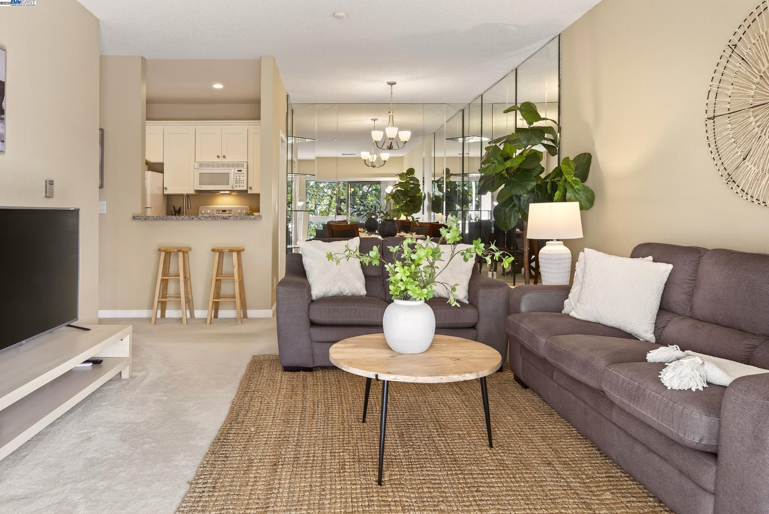 Photo #2: 41118287 Listing: Photo #2