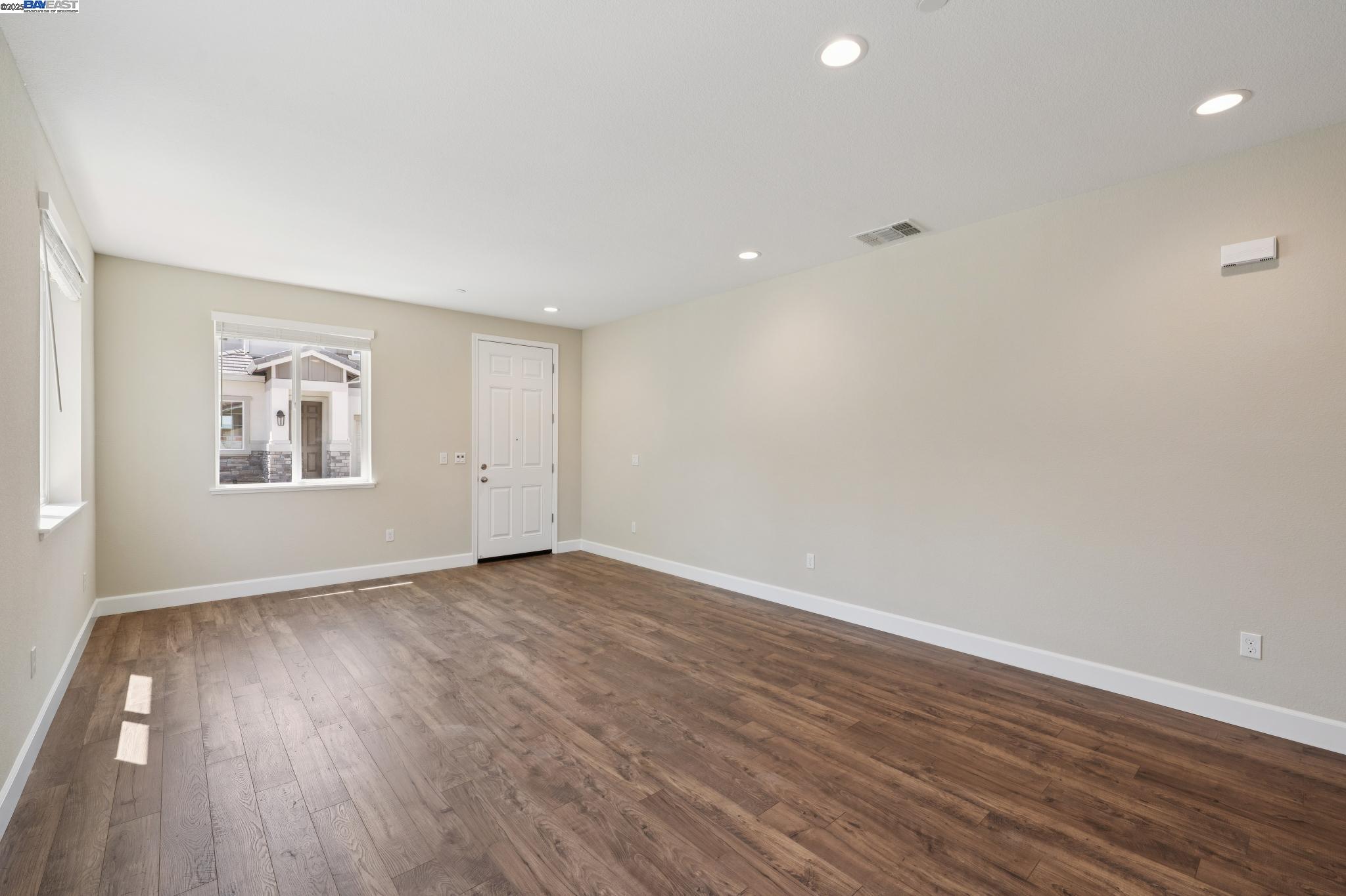 Detail Gallery Image 4 of 42 For 1305 Sunningdale Lane, Fairfield,  CA 94533 - 4 Beds | 2/1 Baths