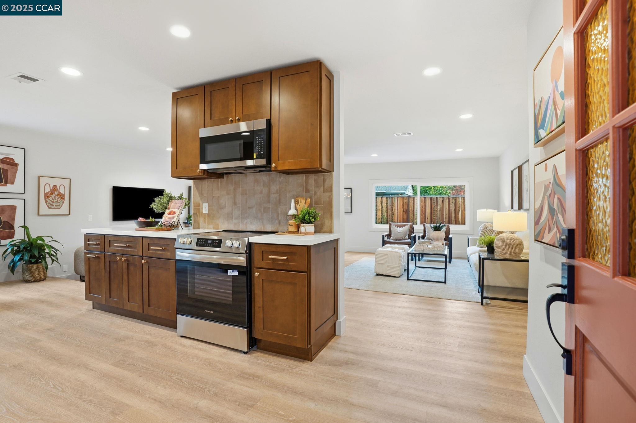 Detail Gallery Image 11 of 39 For 1400 Whitman Rd, Concord,  CA 94518 - 3 Beds | 2 Baths