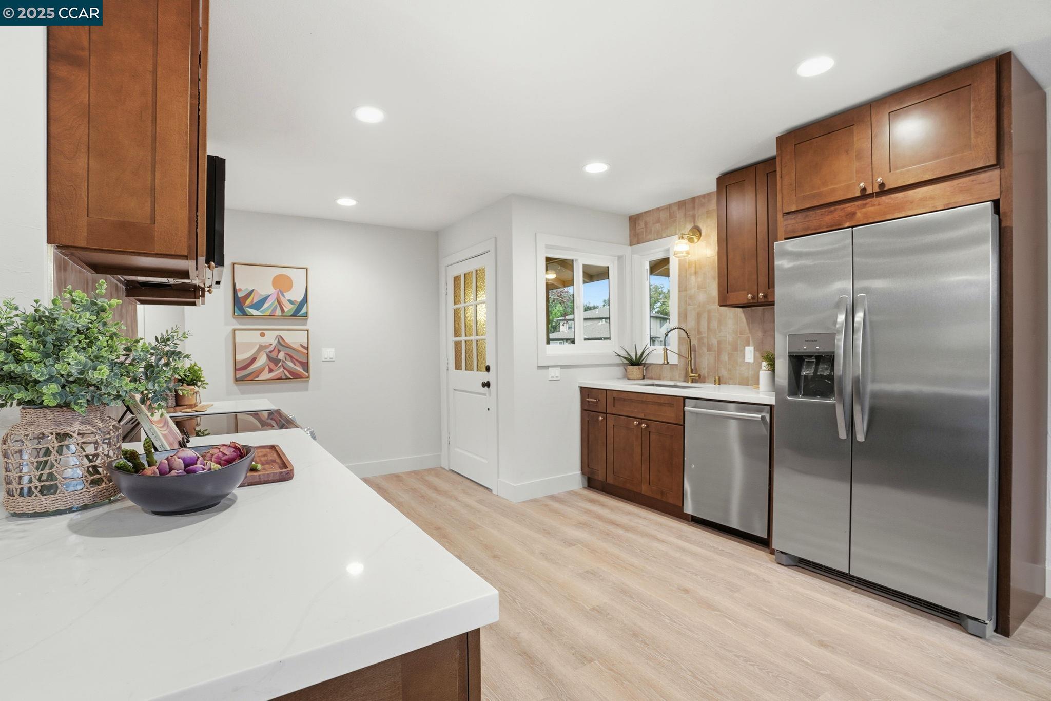 Detail Gallery Image 12 of 39 For 1400 Whitman Rd, Concord,  CA 94518 - 3 Beds | 2 Baths