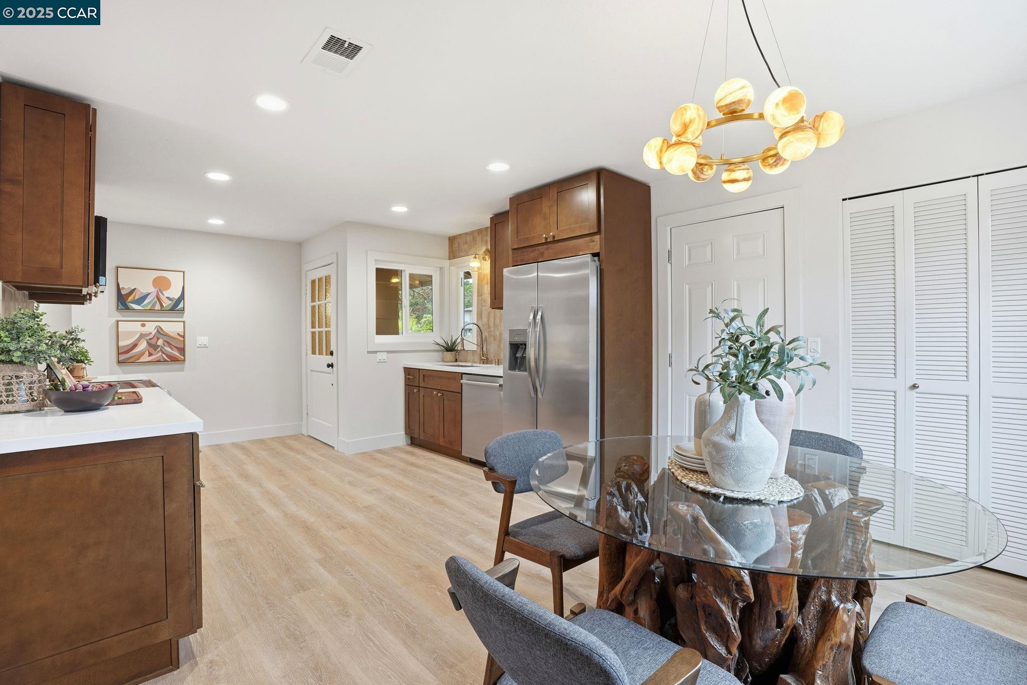 Detail Gallery Image 16 of 39 For 1400 Whitman Rd, Concord,  CA 94518 - 3 Beds | 2 Baths