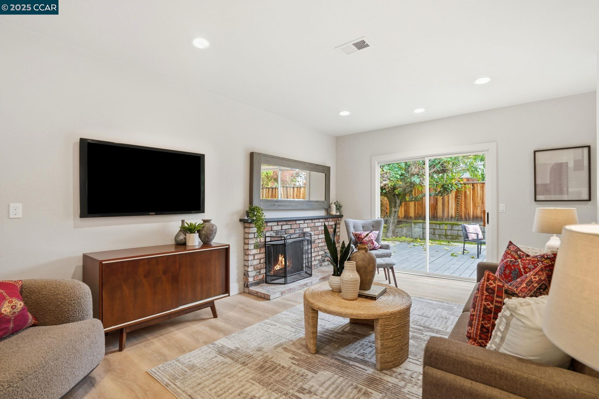 Detail Gallery Image 18 of 39 For 1400 Whitman Rd, Concord,  CA 94518 - 3 Beds | 2 Baths