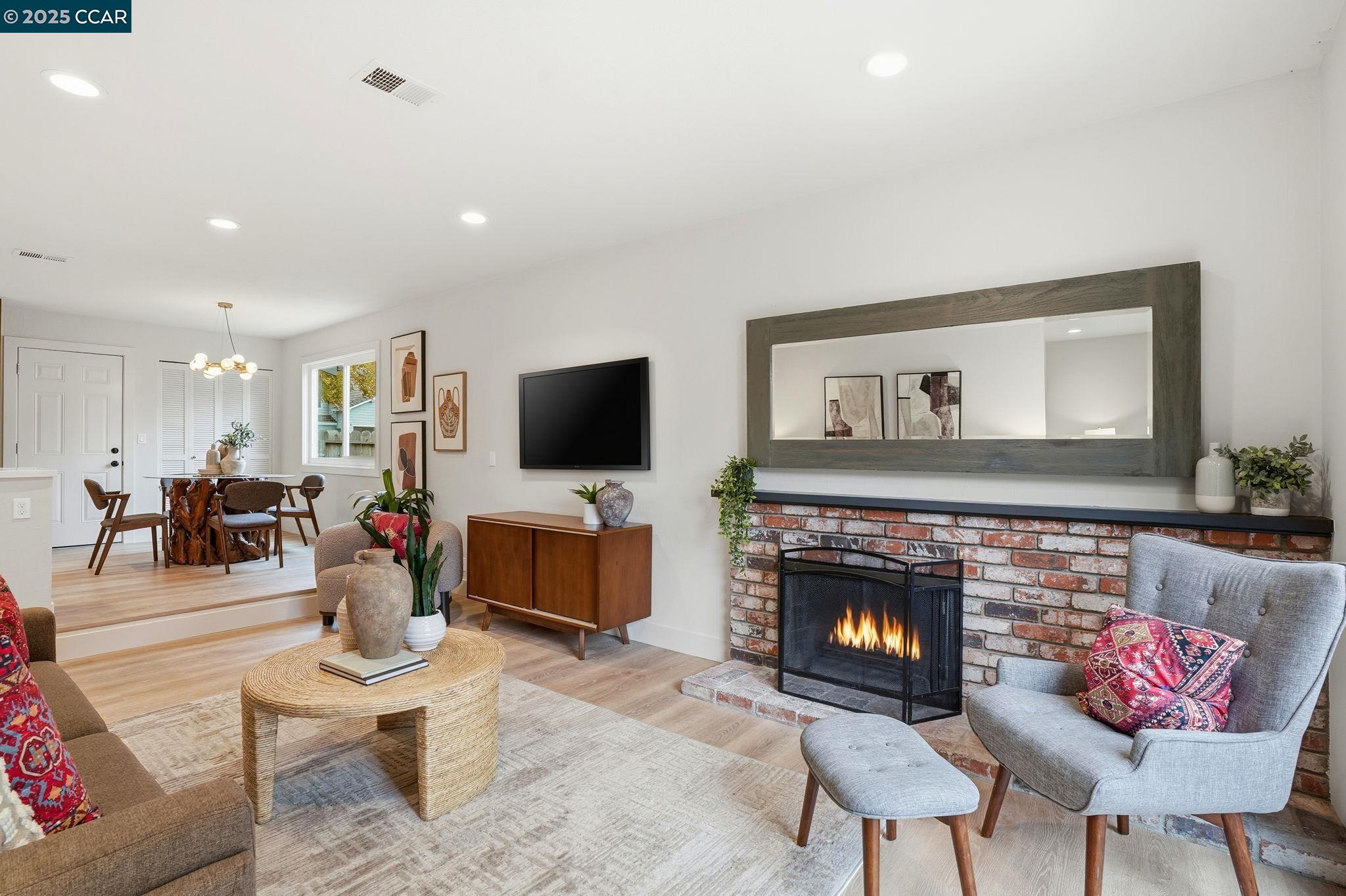 Detail Gallery Image 21 of 39 For 1400 Whitman Rd, Concord,  CA 94518 - 3 Beds | 2 Baths