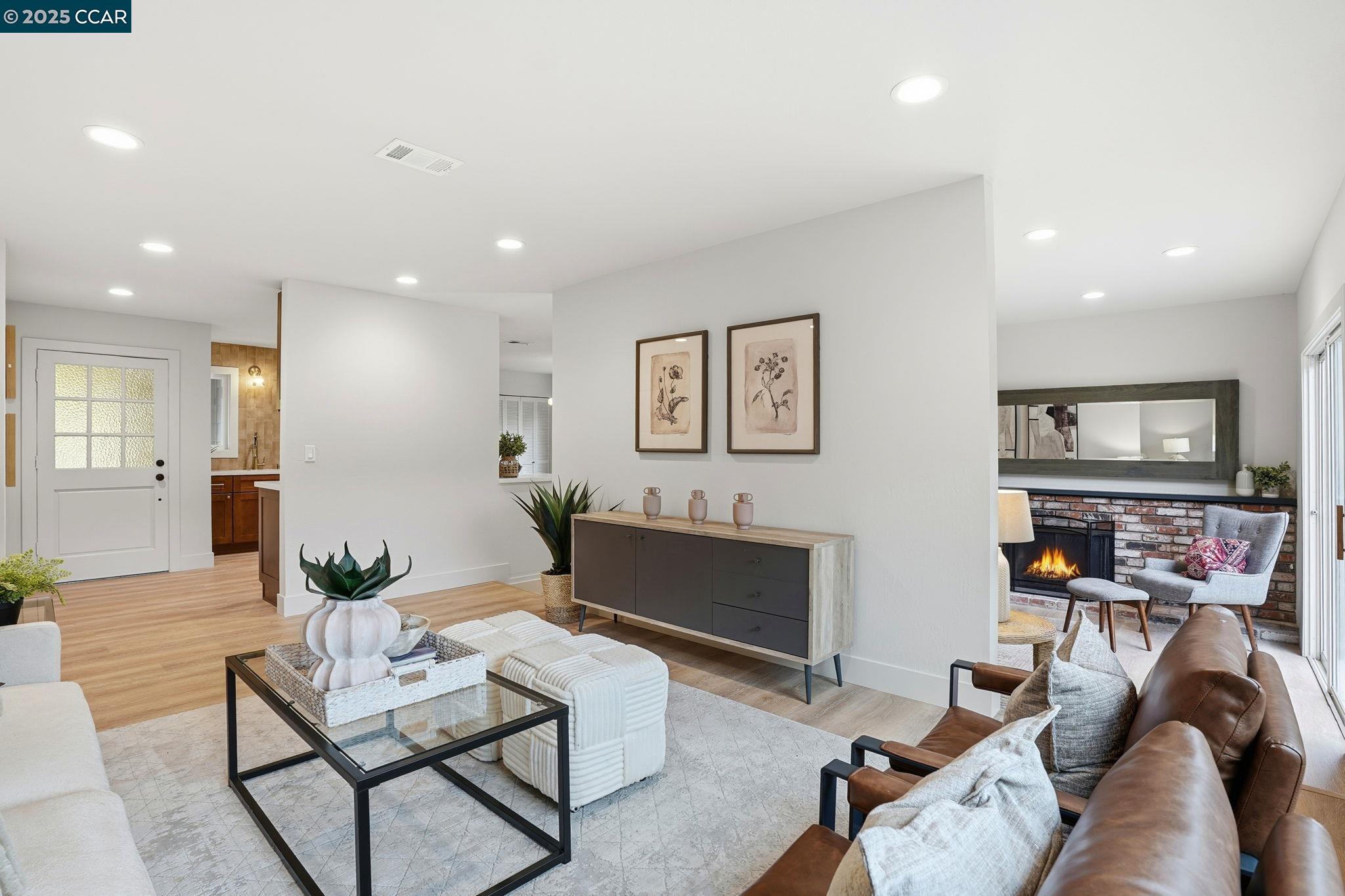 Detail Gallery Image 7 of 39 For 1400 Whitman Rd, Concord,  CA 94518 - 3 Beds | 2 Baths