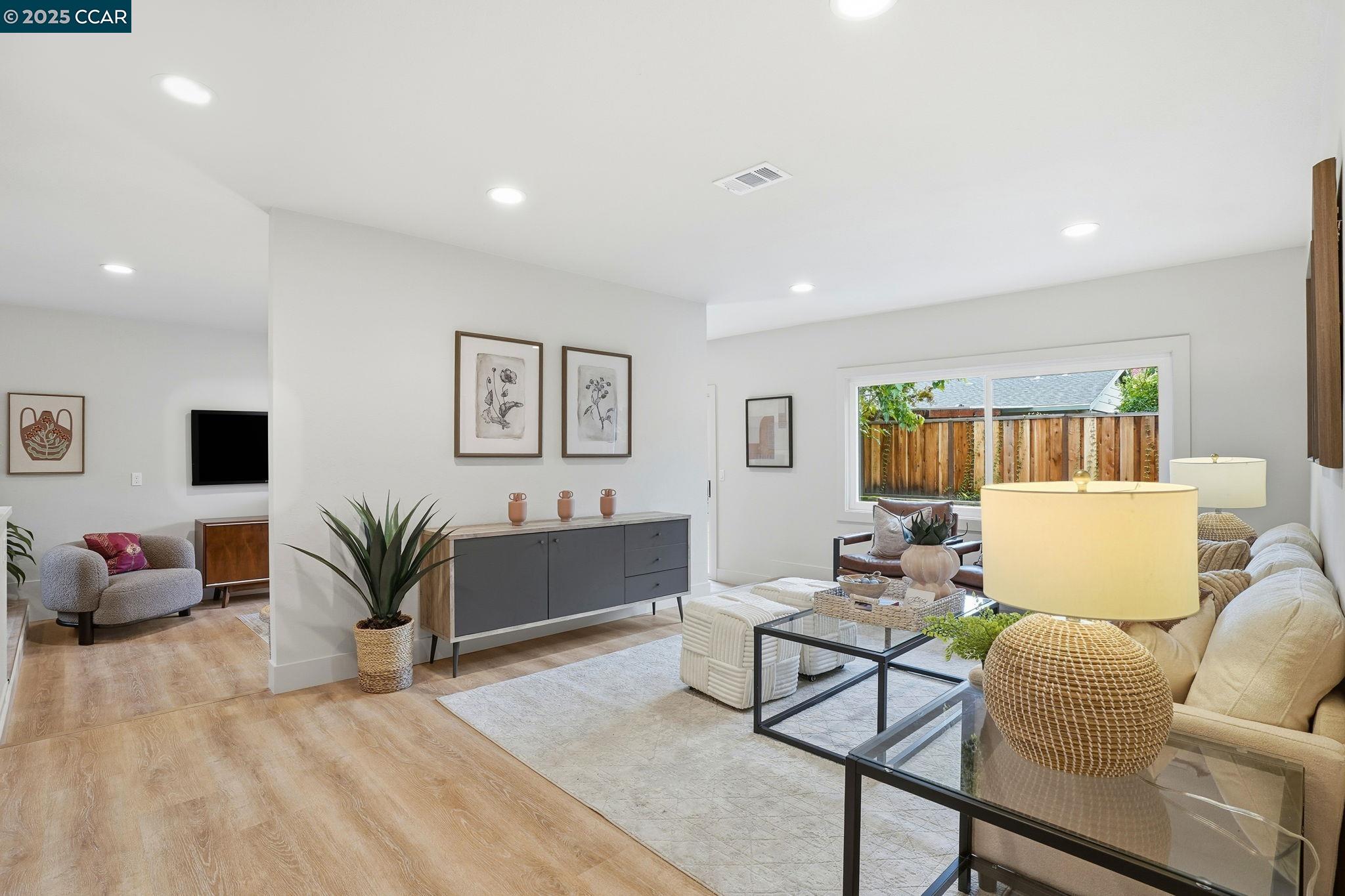 Detail Gallery Image 10 of 39 For 1400 Whitman Rd, Concord,  CA 94518 - 3 Beds | 2 Baths