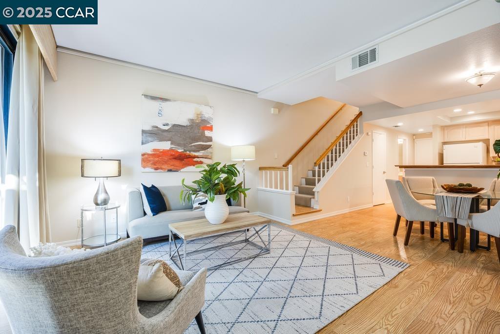 Photo #5: 41118293 Listing: Photo #5