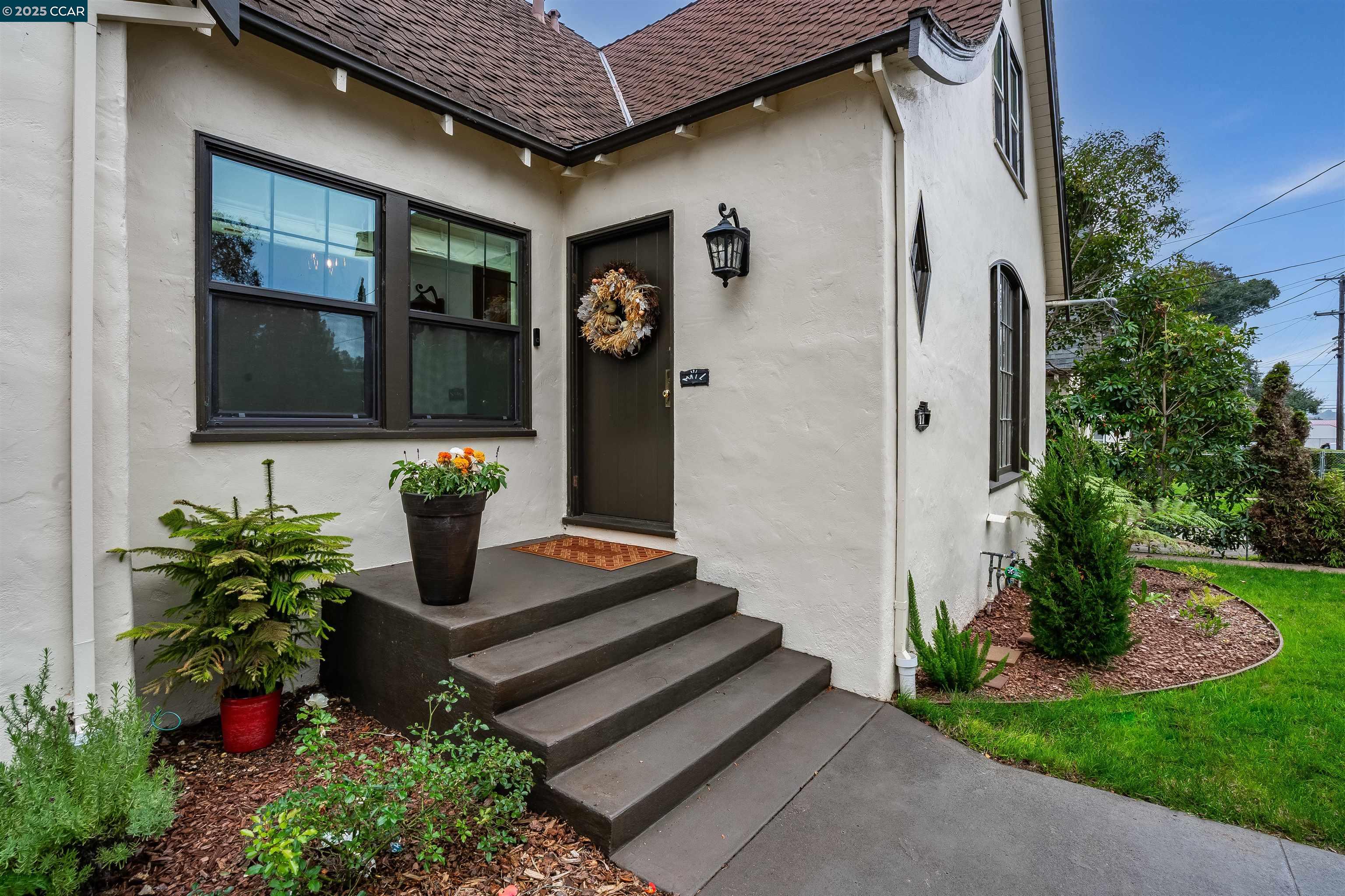 Detail Gallery Image 5 of 60 For 17 Hanns Ave, Vallejo,  CA 94590 - 4 Beds | 2 Baths