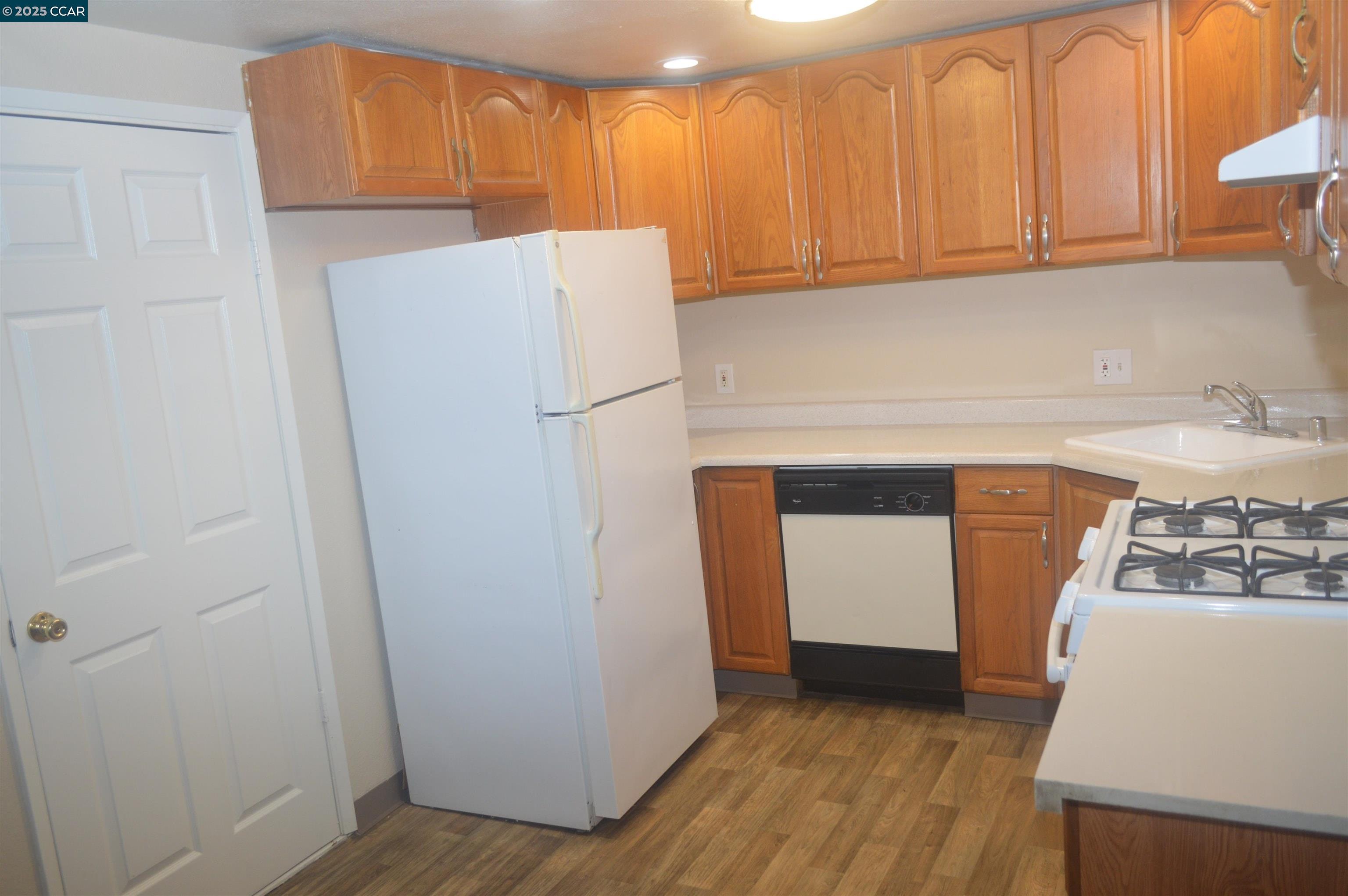 Detail Gallery Image 5 of 19 For 92 Beach Dr, Bay Point,  CA 94565-1407 - 3 Beds | 1 Baths