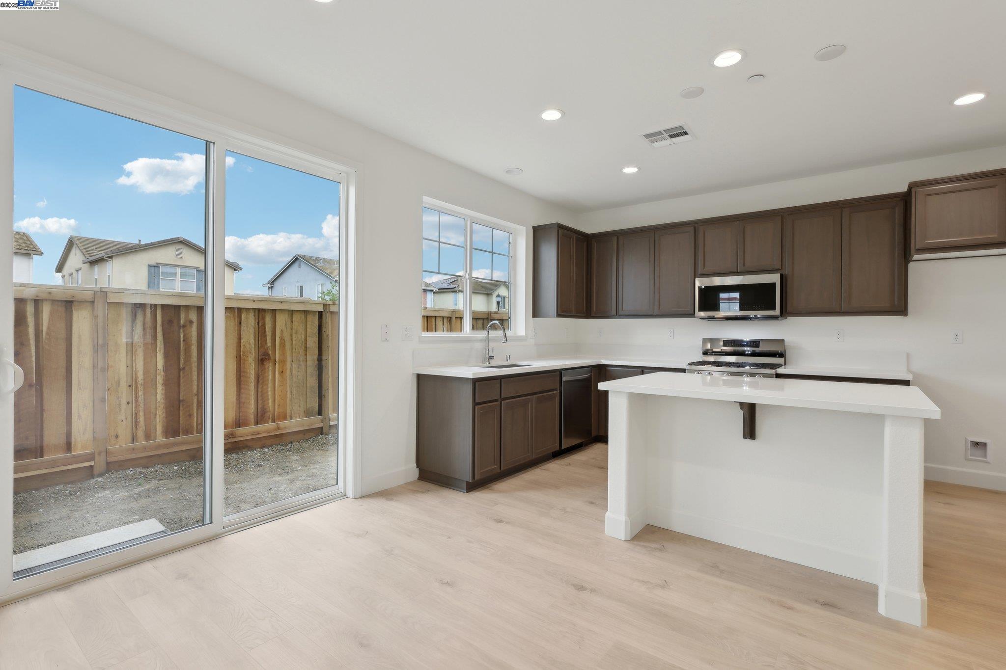 Detail Gallery Image 13 of 35 For 231 Mindy Way, Pittsburg,  CA 94565 - 3 Beds | 2/1 Baths