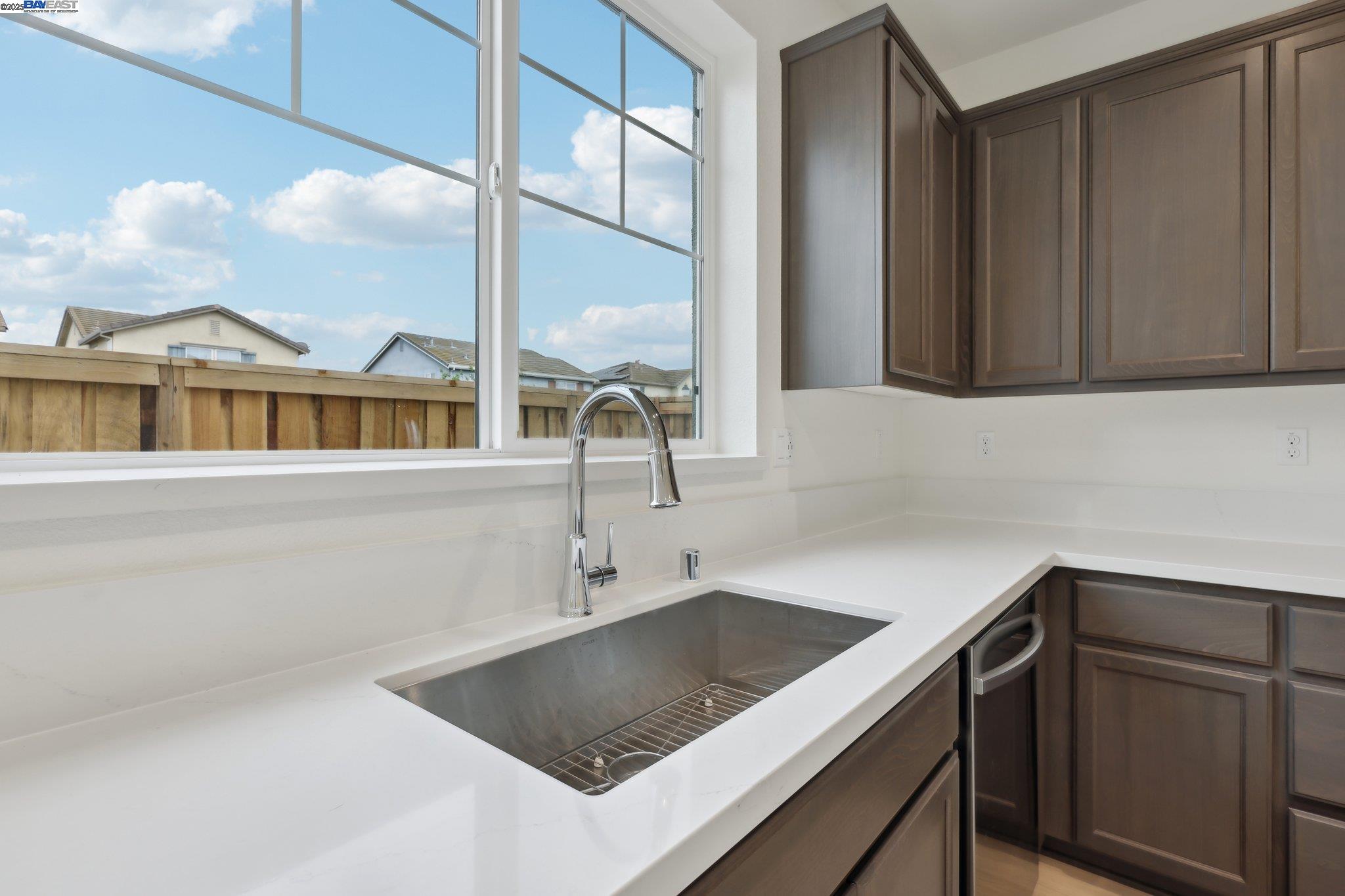 Detail Gallery Image 9 of 35 For 231 Mindy Way, Pittsburg,  CA 94565 - 3 Beds | 2/1 Baths