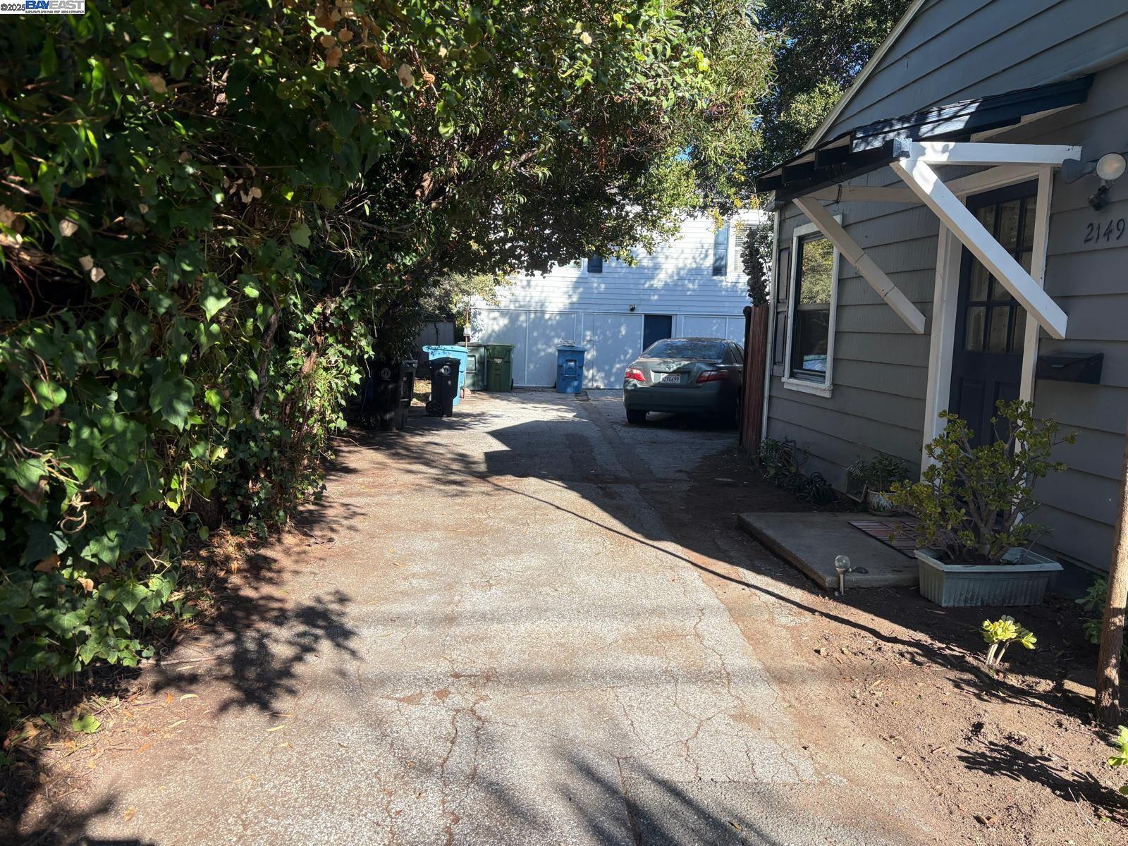 Detail Gallery Image 2 of 20 For 2145 Columbia St, Palo Alto,  CA 94306 - 4 Beds | 3 Baths