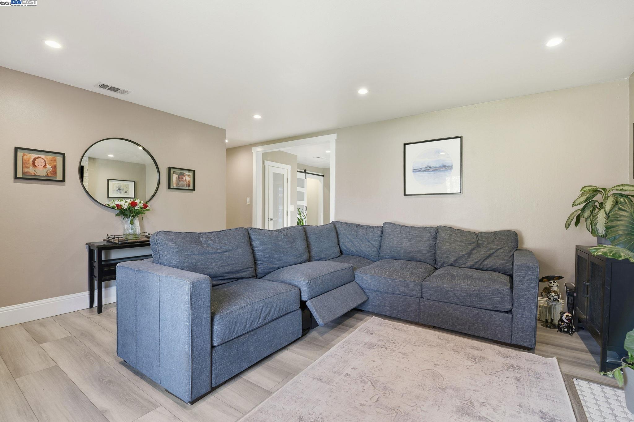 Detail Gallery Image 6 of 38 For 1341 Maryland Dr, Concord,  CA 94521 - 3 Beds | 1/1 Baths