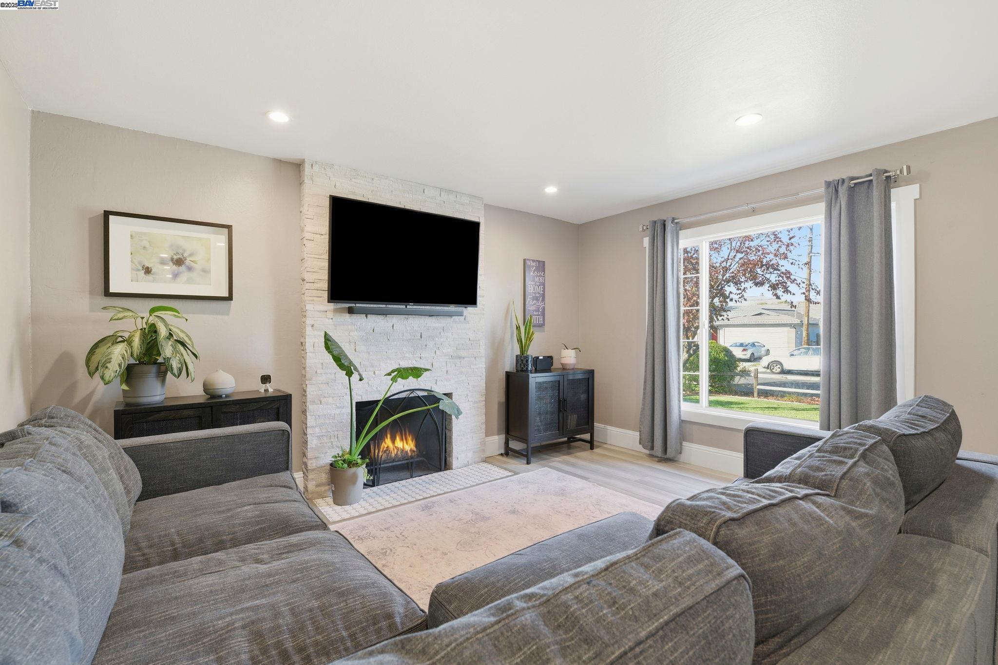 Detail Gallery Image 7 of 38 For 1341 Maryland Dr, Concord,  CA 94521 - 3 Beds | 1/1 Baths