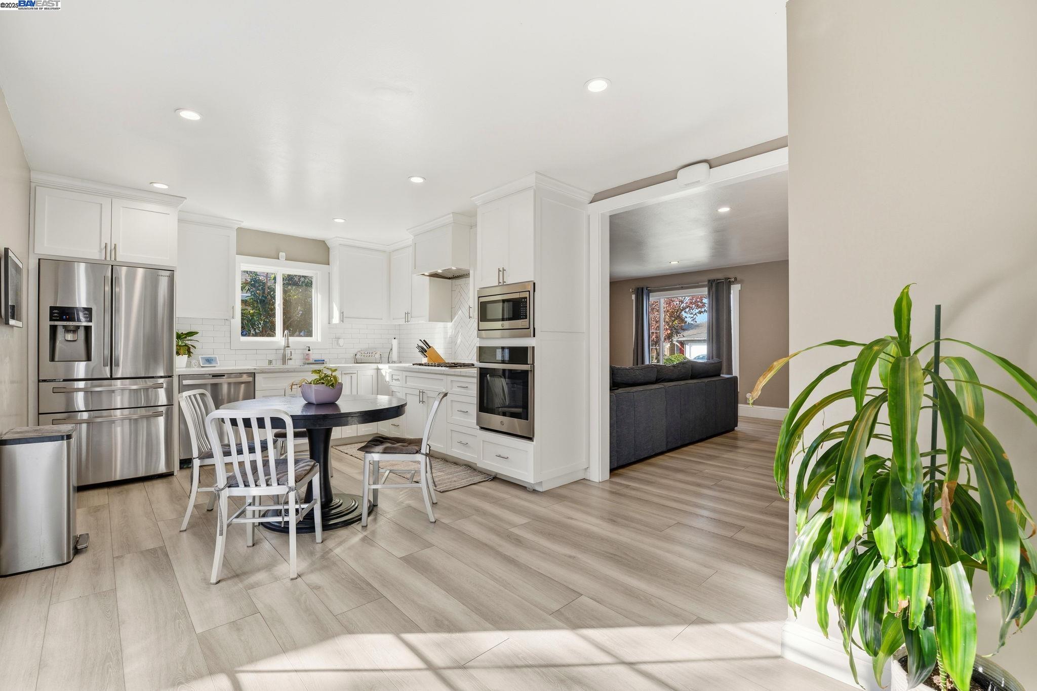 Detail Gallery Image 8 of 38 For 1341 Maryland Dr, Concord,  CA 94521 - 3 Beds | 1/1 Baths