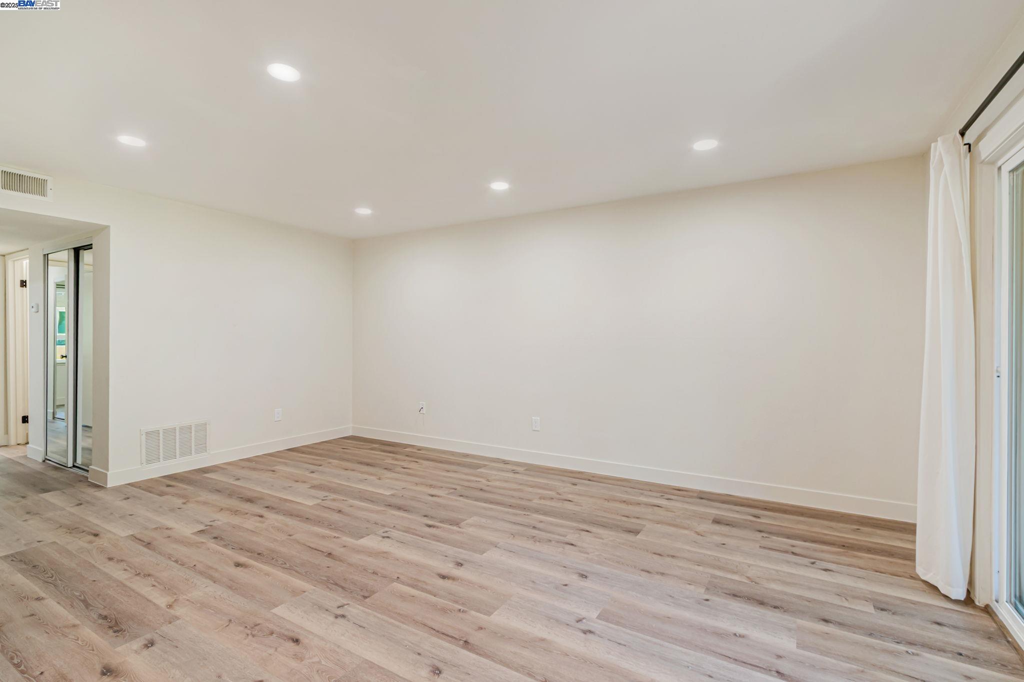 Detail Gallery Image 3 of 45 For 291 Tradewinds Dr #7,  San Jose,  CA 95123 - 2 Beds | 1 Baths