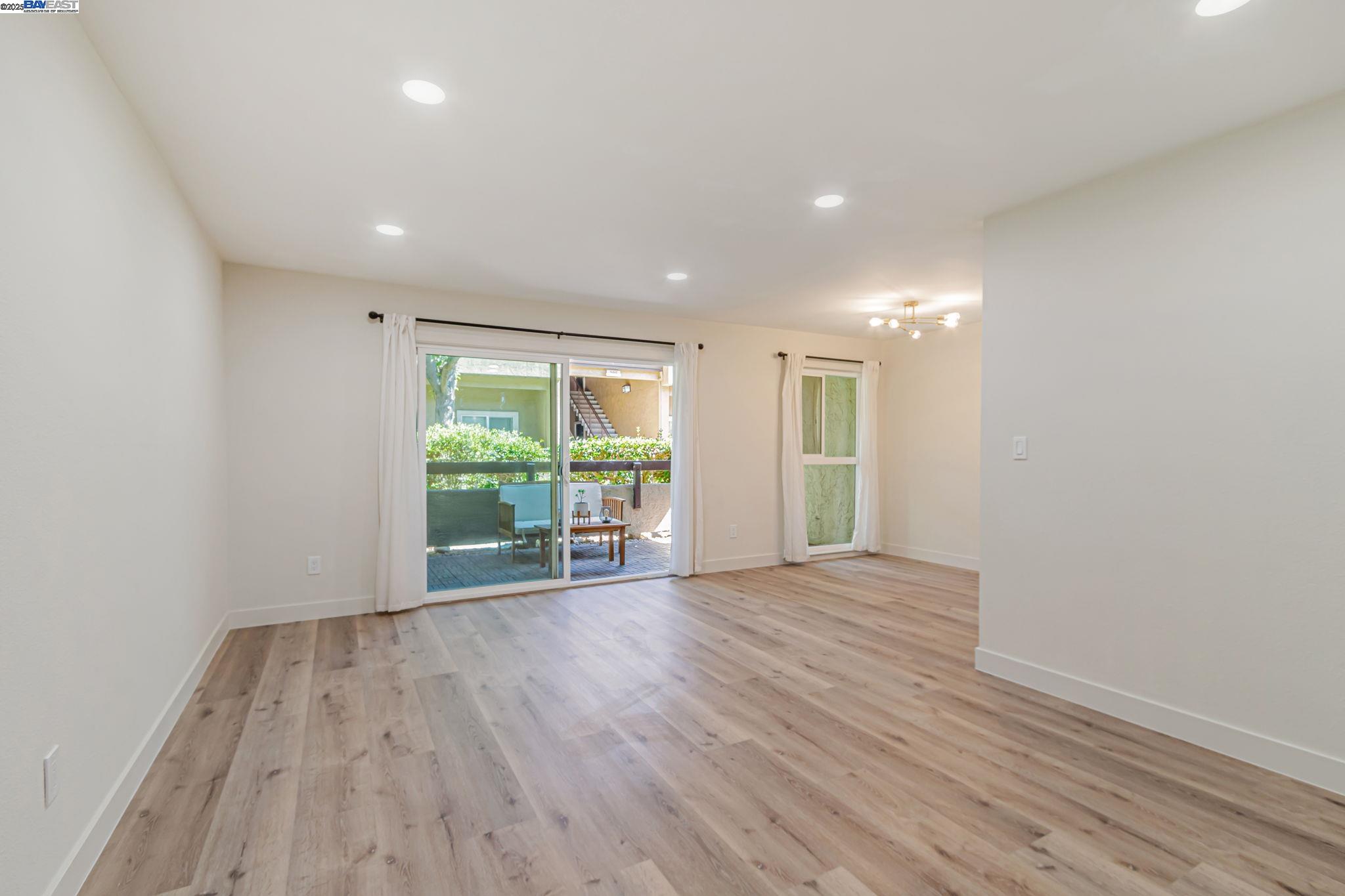 Detail Gallery Image 5 of 45 For 291 Tradewinds Dr #7,  San Jose,  CA 95123 - 2 Beds | 1 Baths