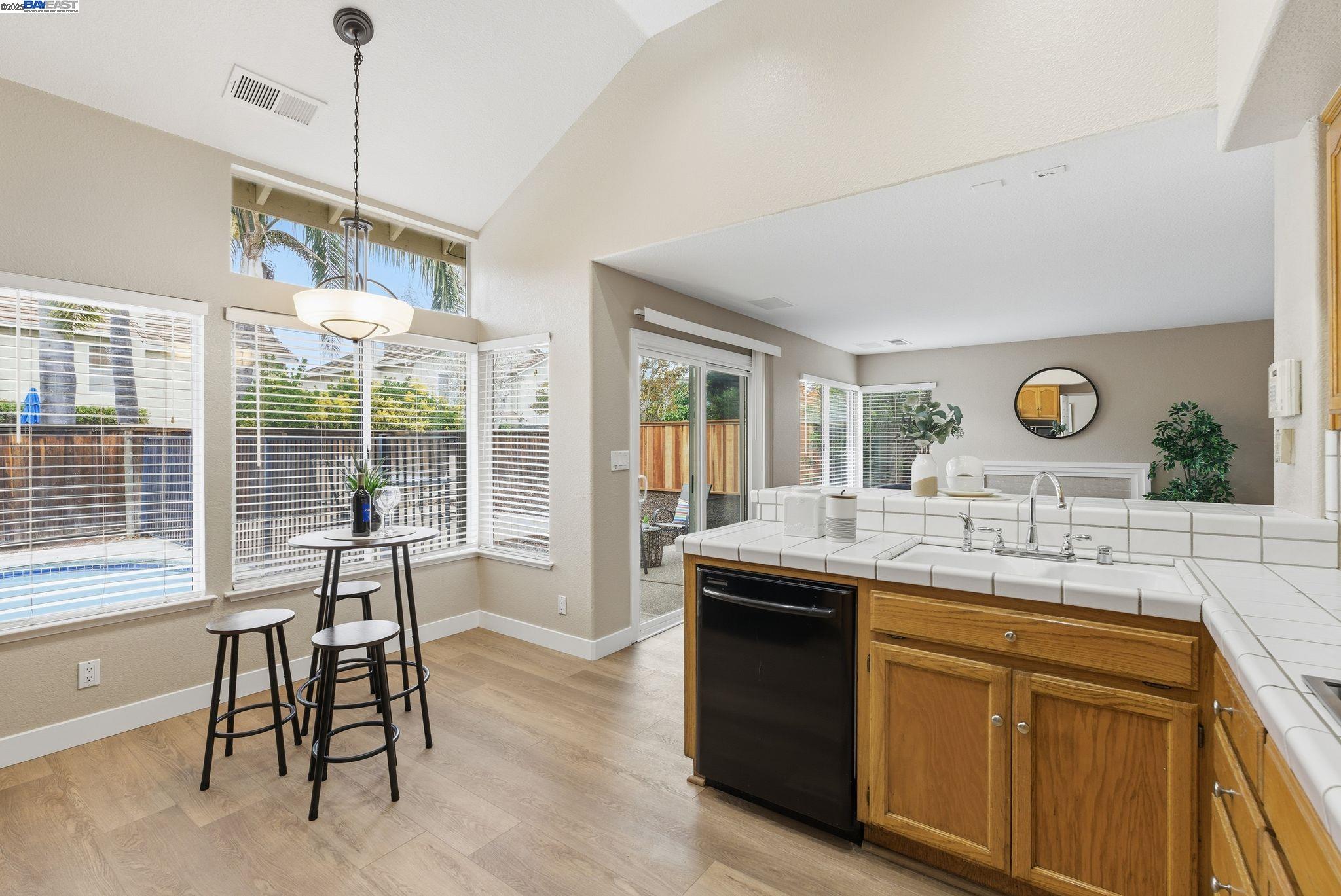 Detail Gallery Image 12 of 40 For 1660 Tahoe Cir, Tracy,  CA 95376 - 4 Beds | 3 Baths