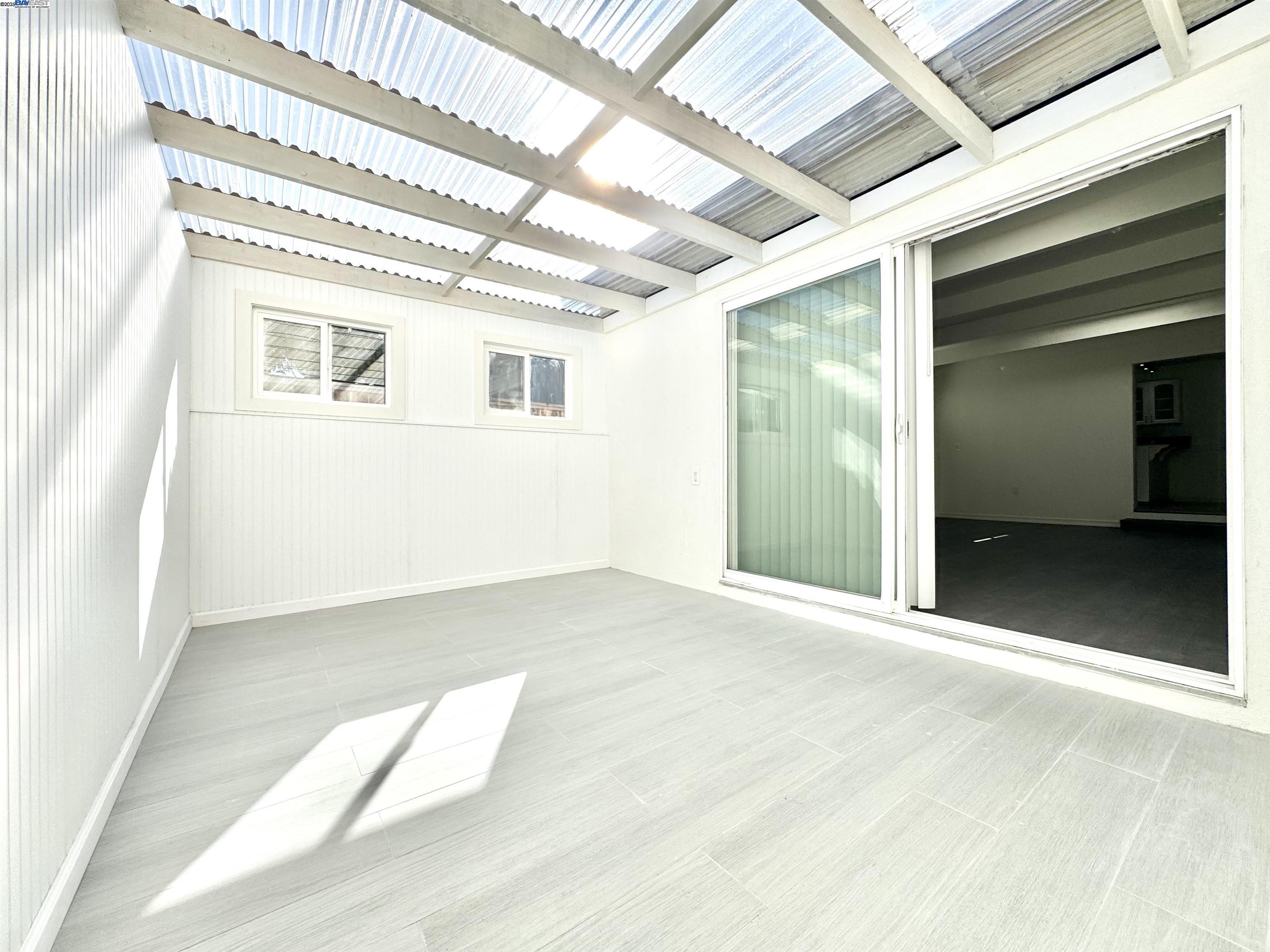 Detail Gallery Image 14 of 44 For 15560 W Calgary St, San Leandro,  CA 94579-2268 - 3 Beds | 2 Baths