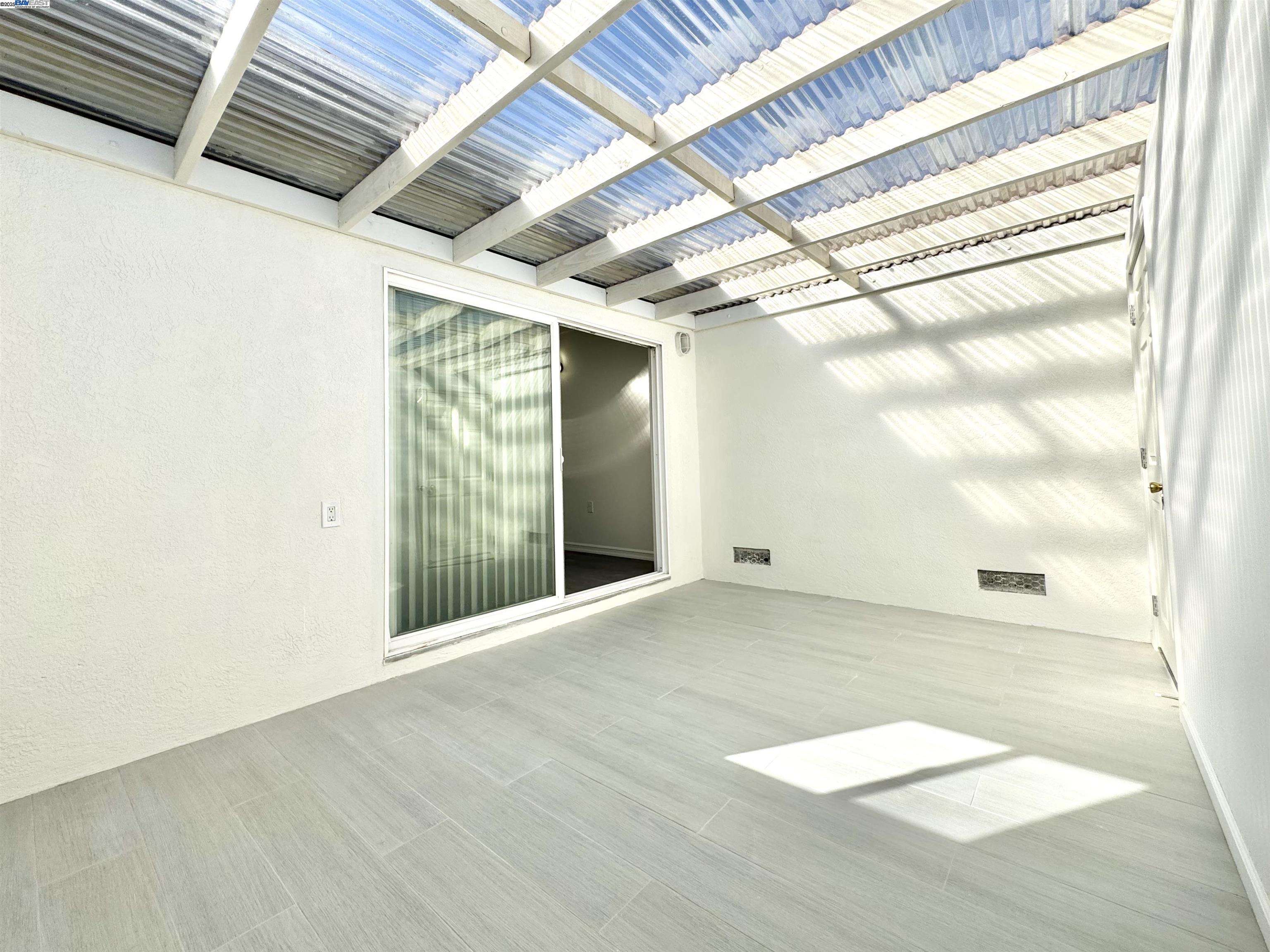 Detail Gallery Image 16 of 44 For 15560 W Calgary St, San Leandro,  CA 94579-2268 - 3 Beds | 2 Baths