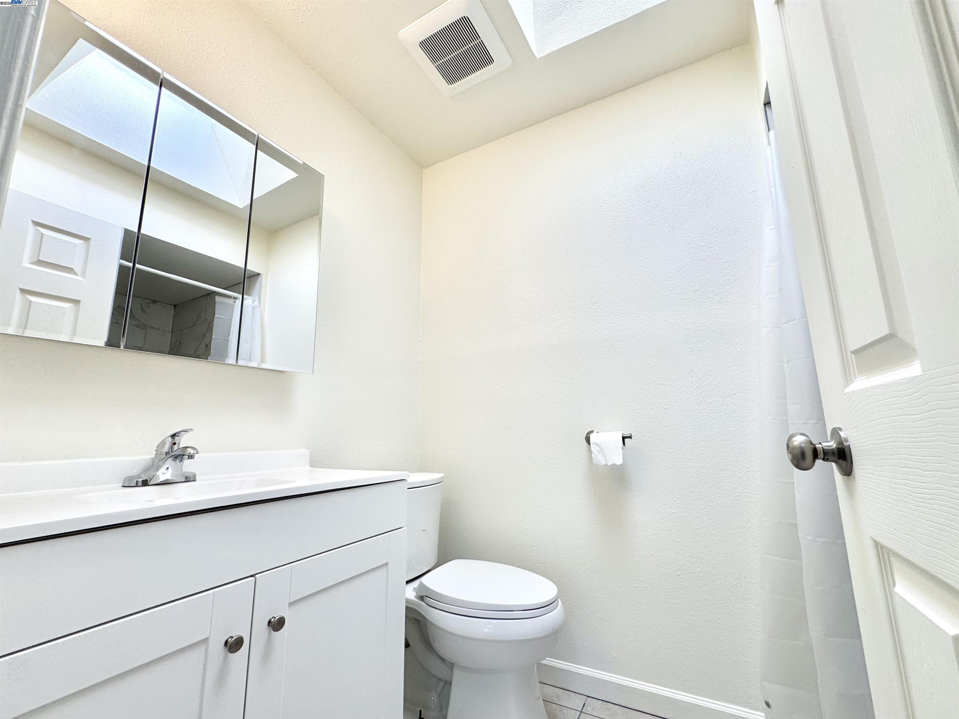 Detail Gallery Image 18 of 44 For 15560 W Calgary St, San Leandro,  CA 94579-2268 - 3 Beds | 2 Baths