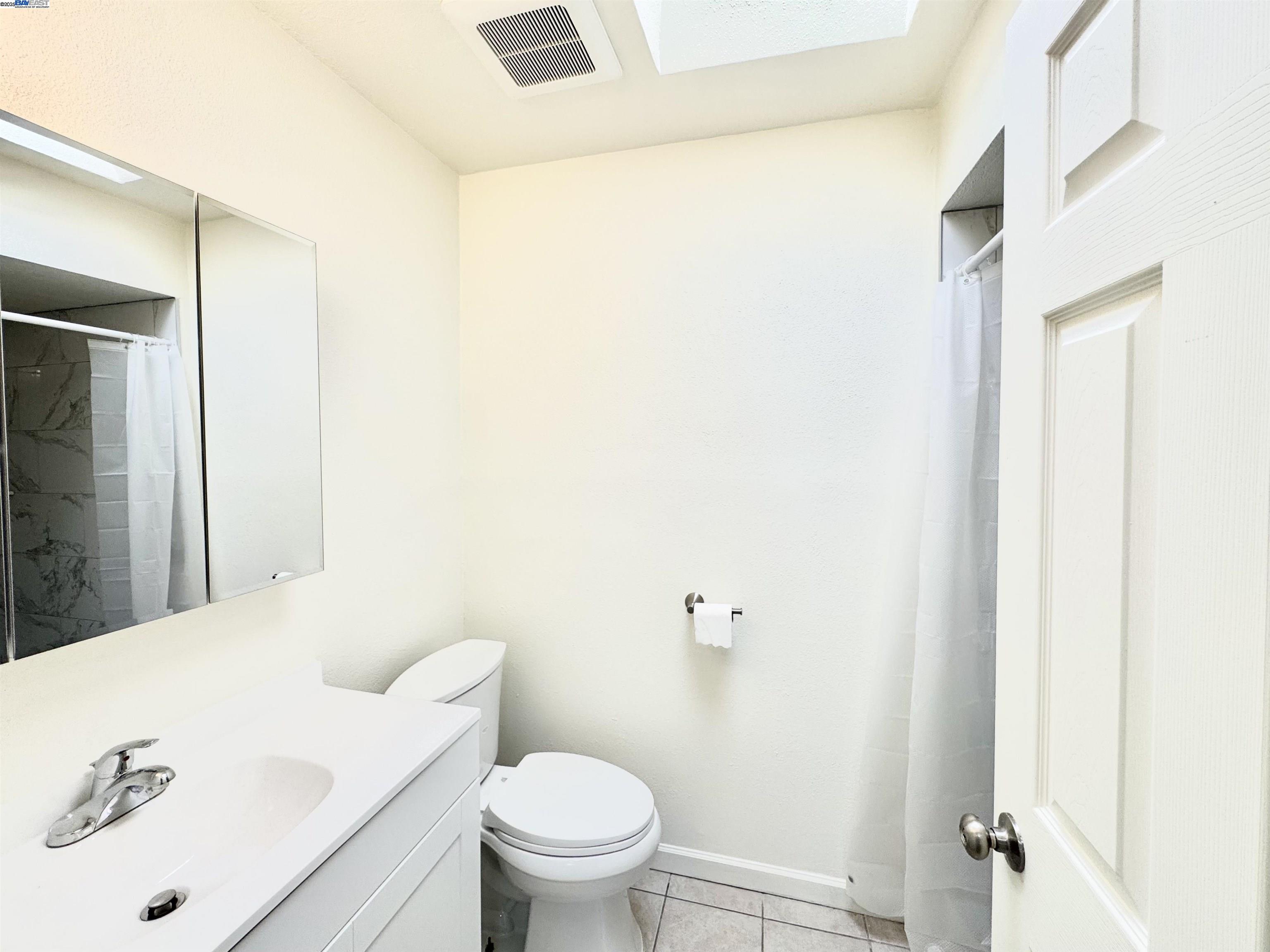 Detail Gallery Image 23 of 44 For 15560 W Calgary St, San Leandro,  CA 94579-2268 - 3 Beds | 2 Baths