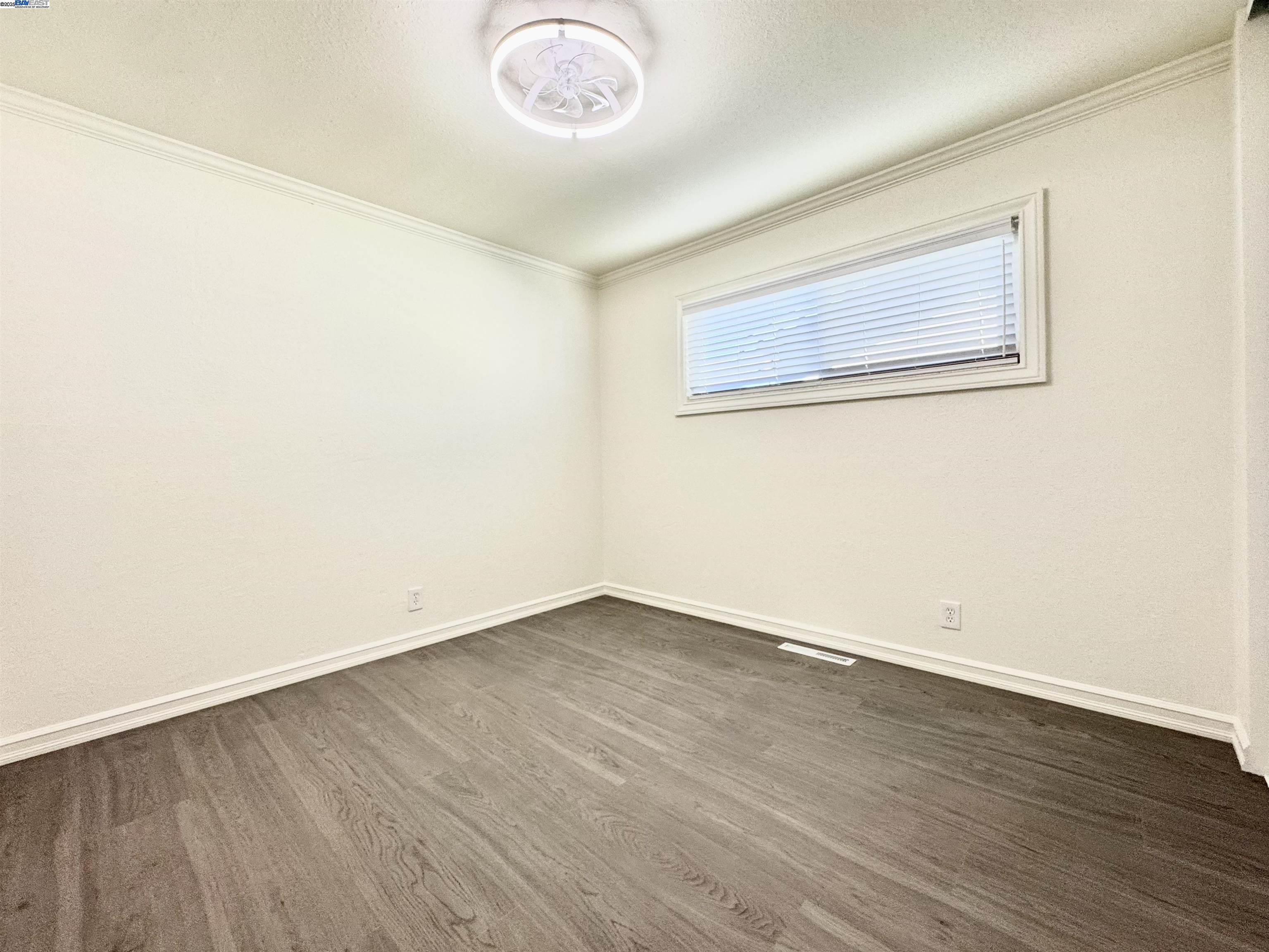 Detail Gallery Image 30 of 44 For 15560 W Calgary St, San Leandro,  CA 94579-2268 - 3 Beds | 2 Baths