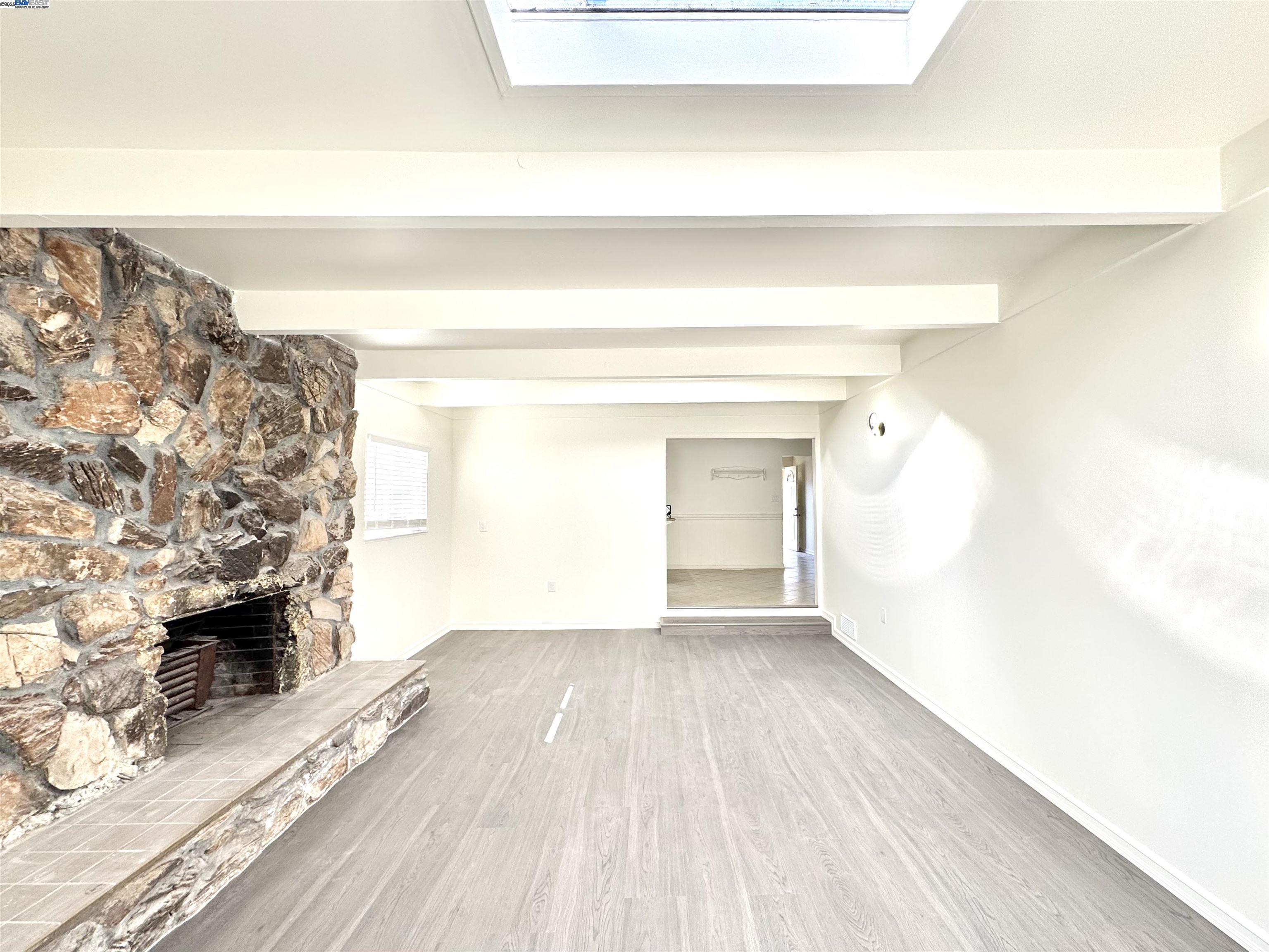 Detail Gallery Image 4 of 44 For 15560 W Calgary St, San Leandro,  CA 94579-2268 - 3 Beds | 2 Baths